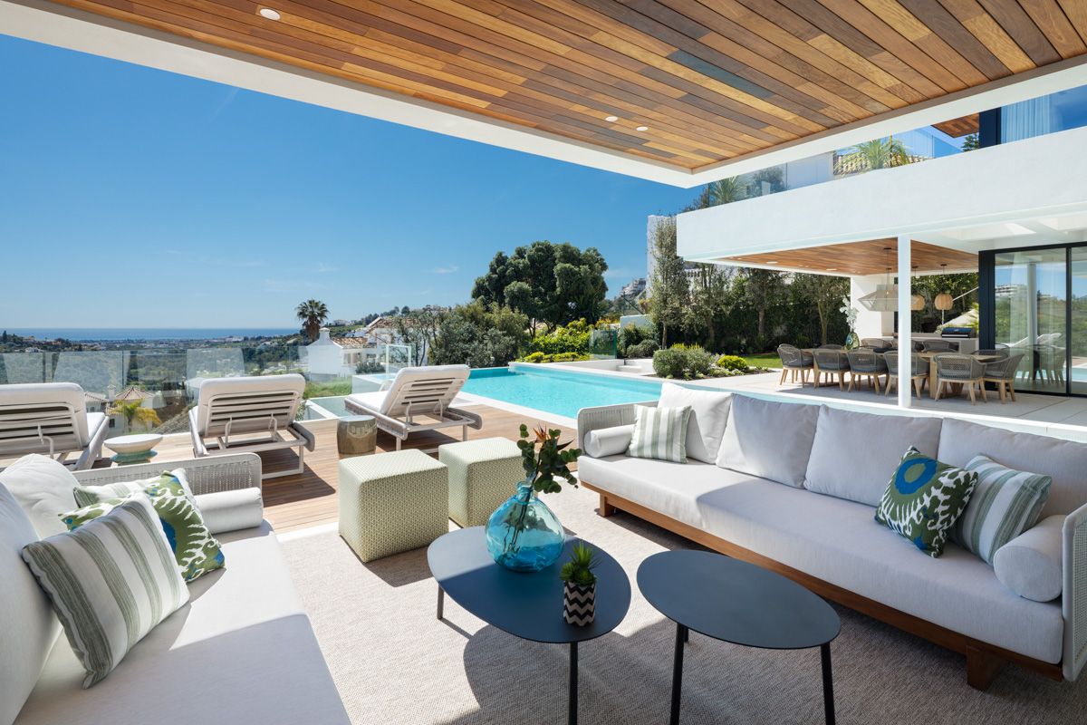 Private pool area of 6-bedroom new-build villa in La Quinta, Benahavis