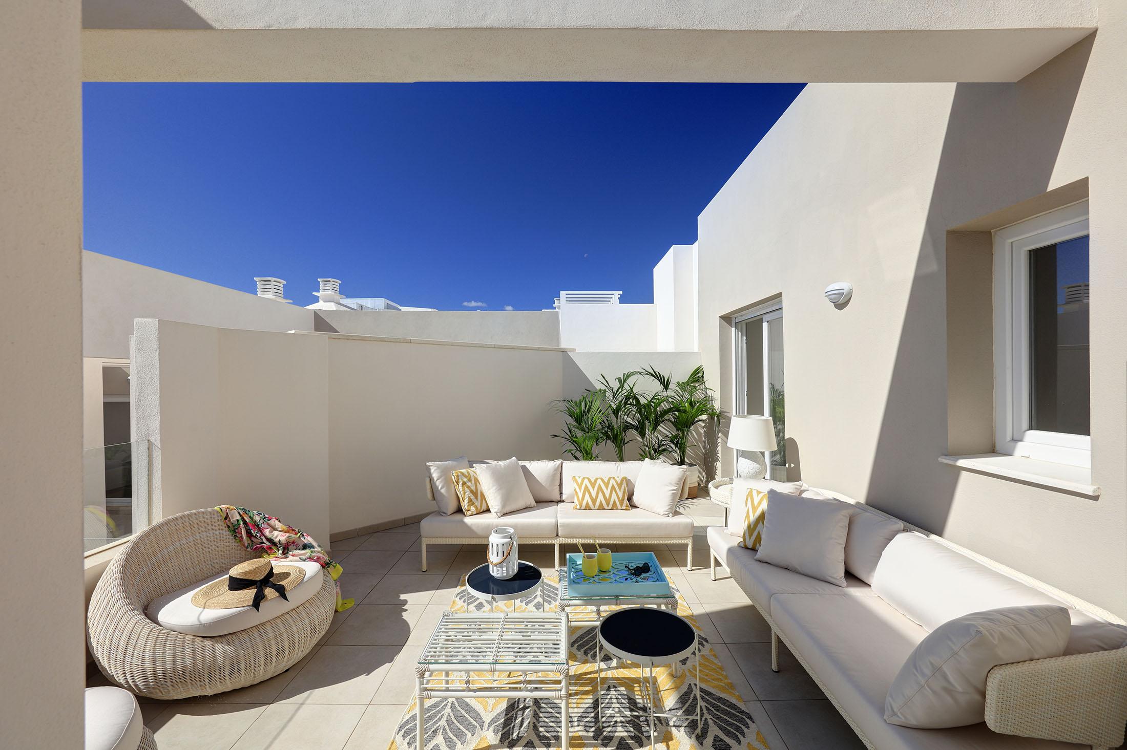 Living room with glazed doors opening to private outdoor space, ground-floor apartment, Rodeo Alto, Marbella