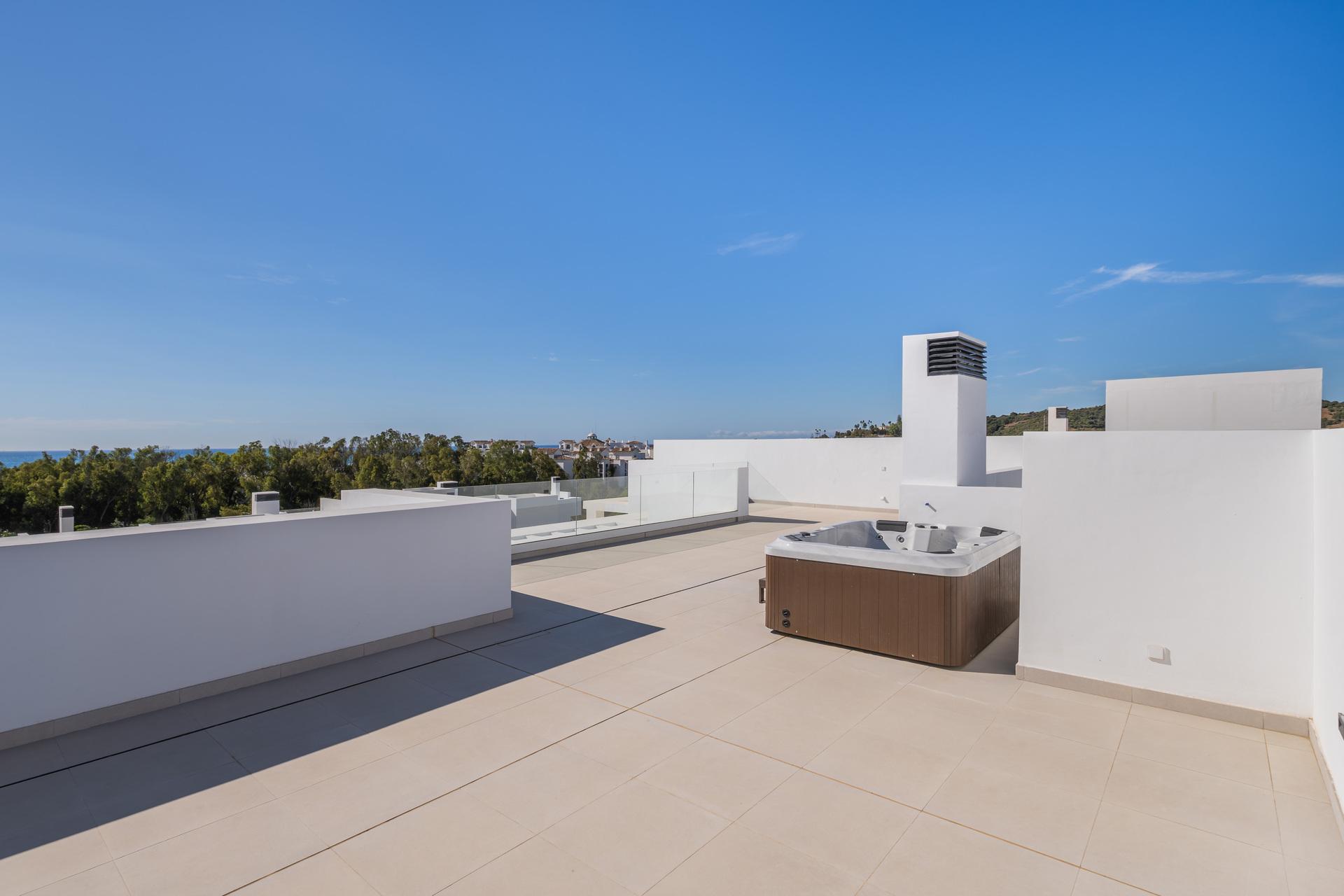 Entrance hallway of 3-bedroom penthouse, Arroyo Vaquero, Estepona