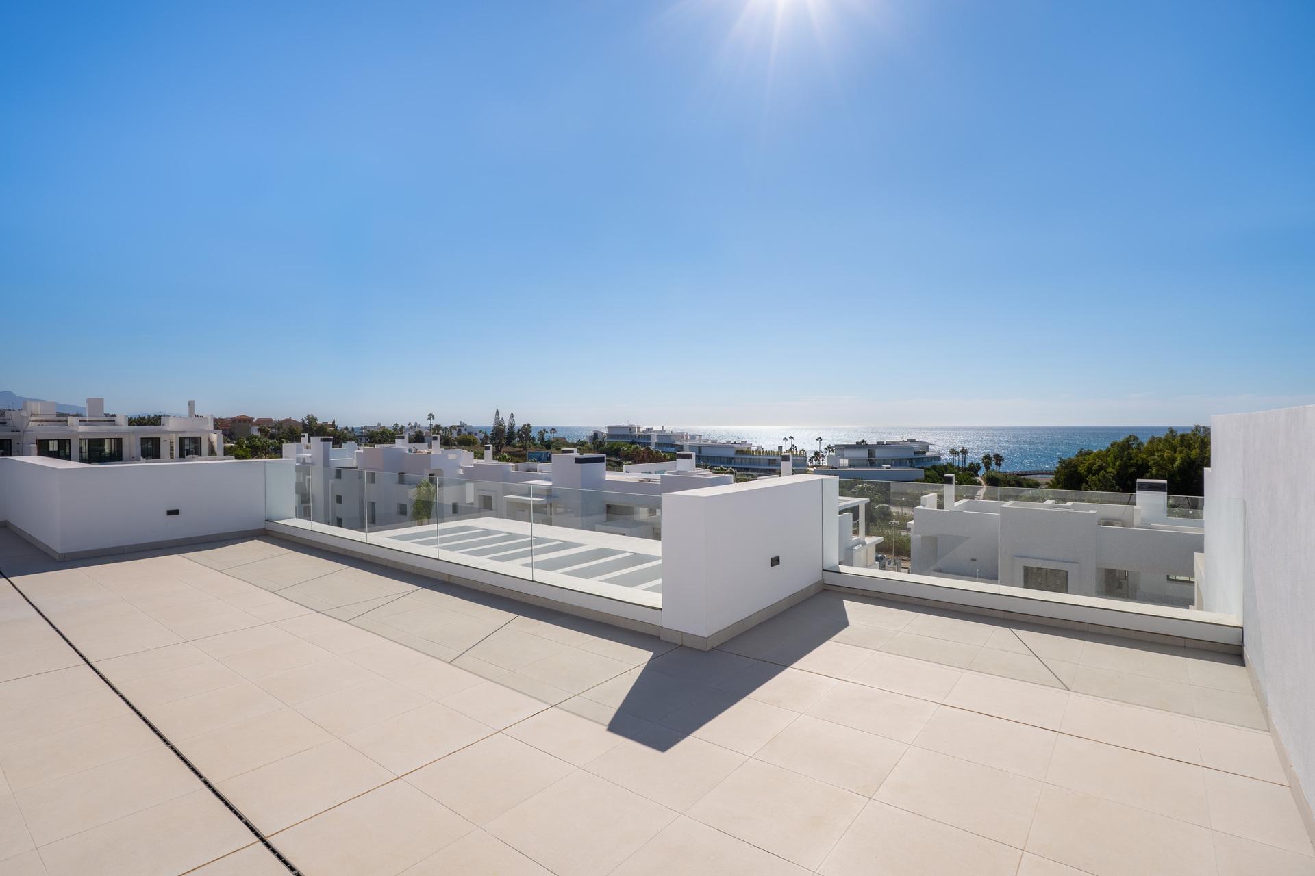 Bathroom with full-height tiling, 3-bedroom penthouse, Arroyo Vaquero