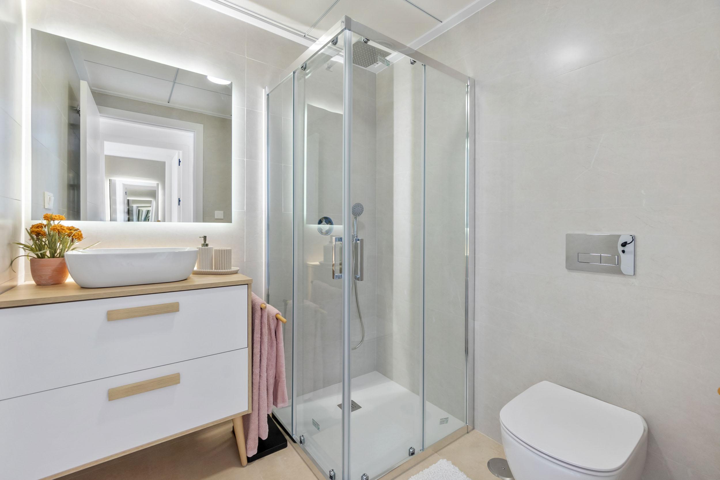 Master bedroom with double bed and fitted storage, Lago Jardín