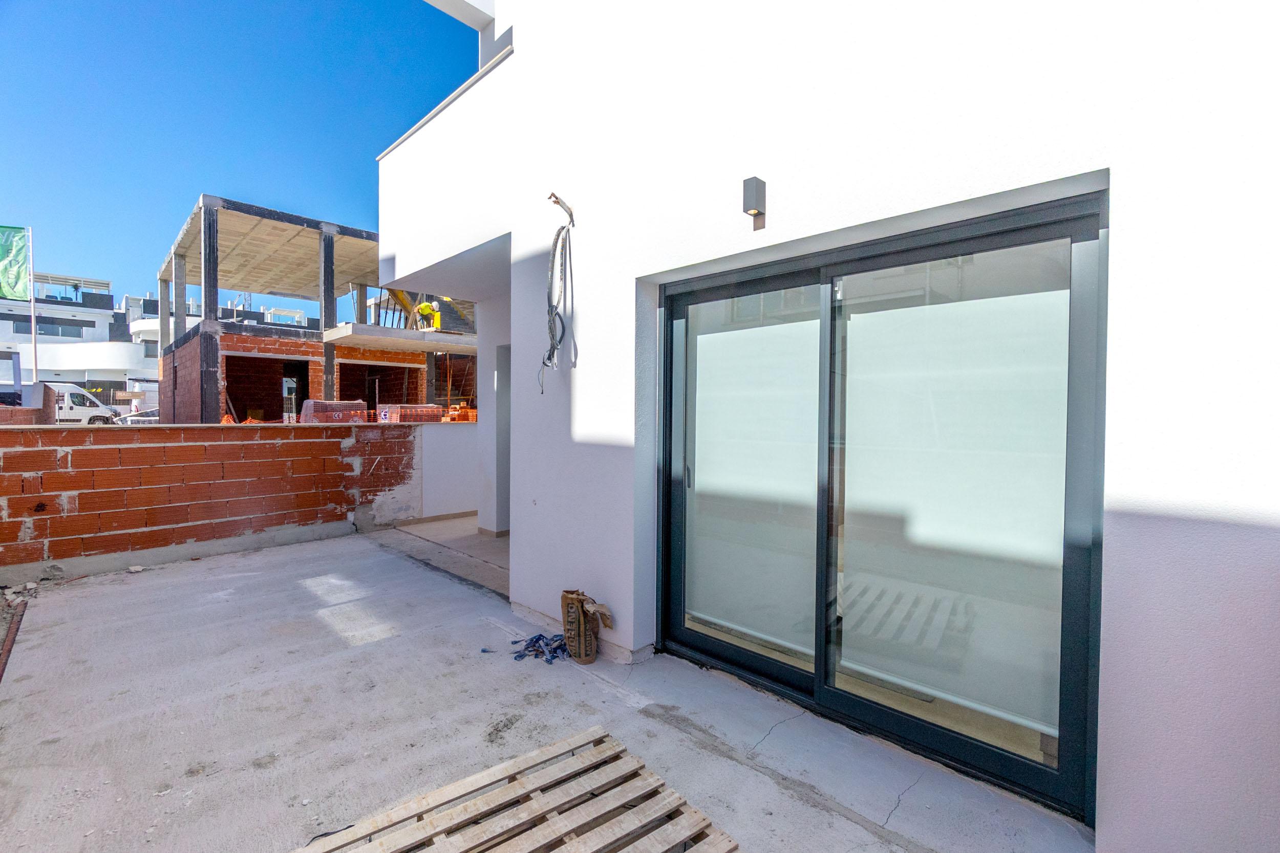 Bathroom with fitted vanity unit, new-build bungalow, Lago Jardín, Torrevieja