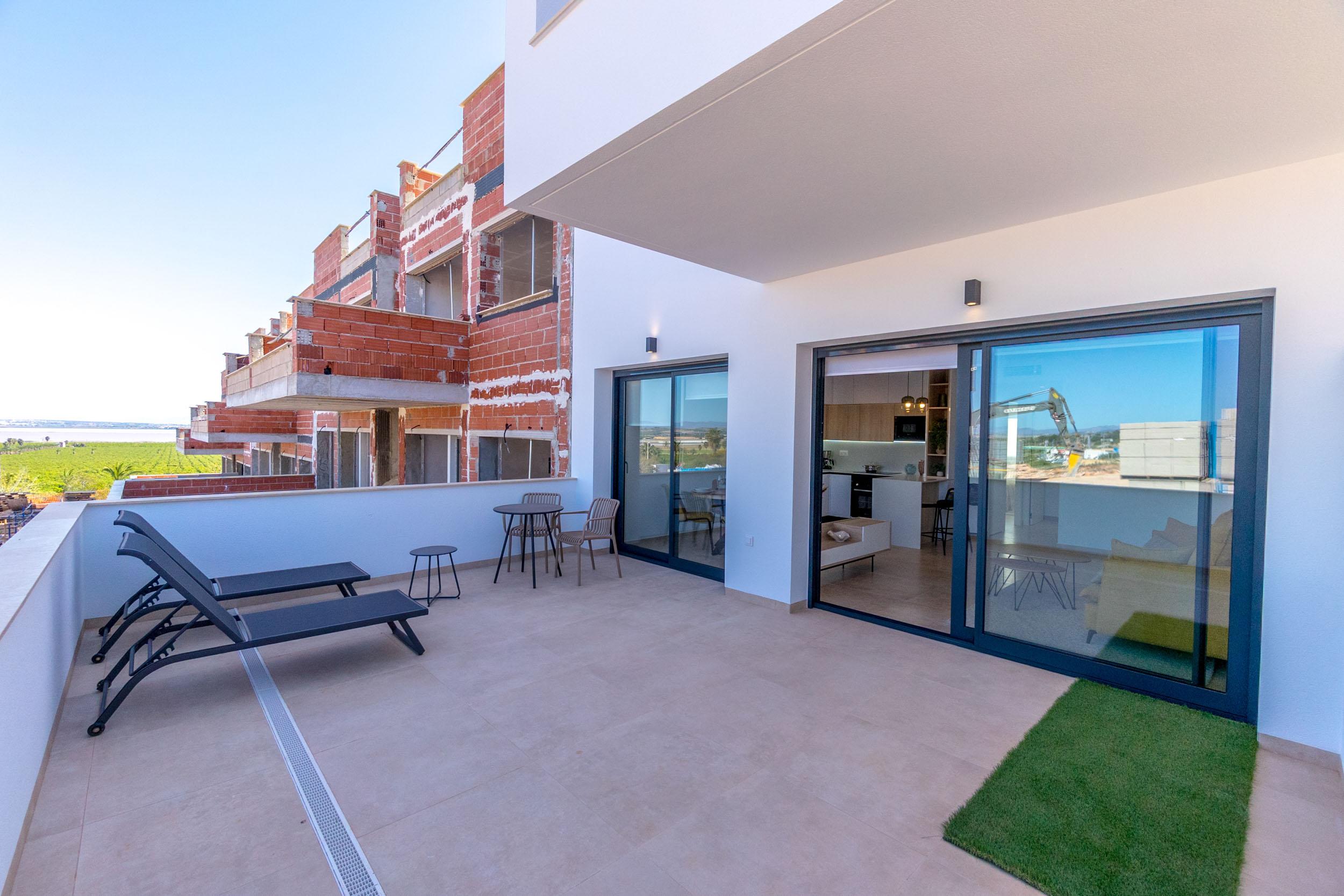 Terrace with outdoor seating space, first-floor bungalow, Lago Jardín