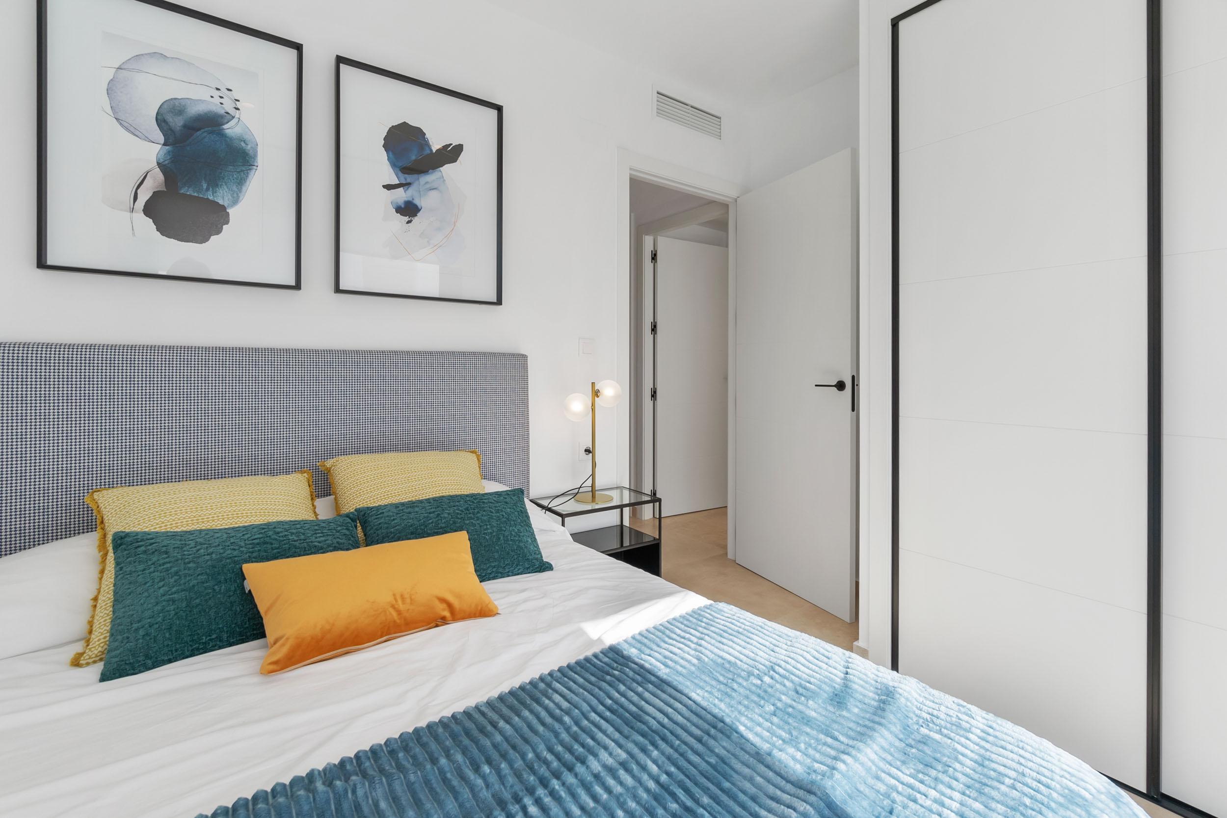 Second bedroom with window view, new-build bungalow, Lago Jardín