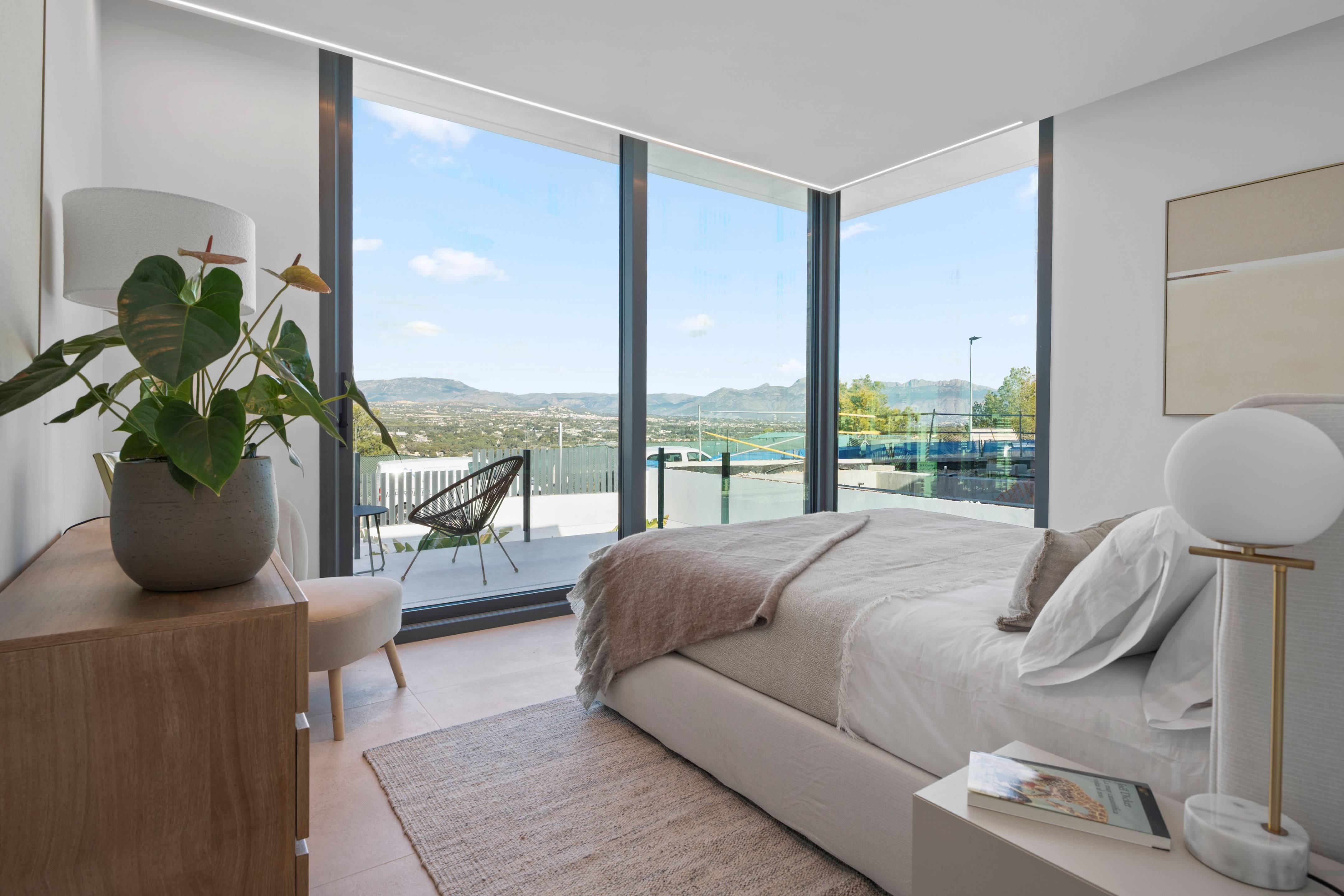 Built-in wardrobe in bedroom of new-build villa, Rincón de Loix, Benidorm
