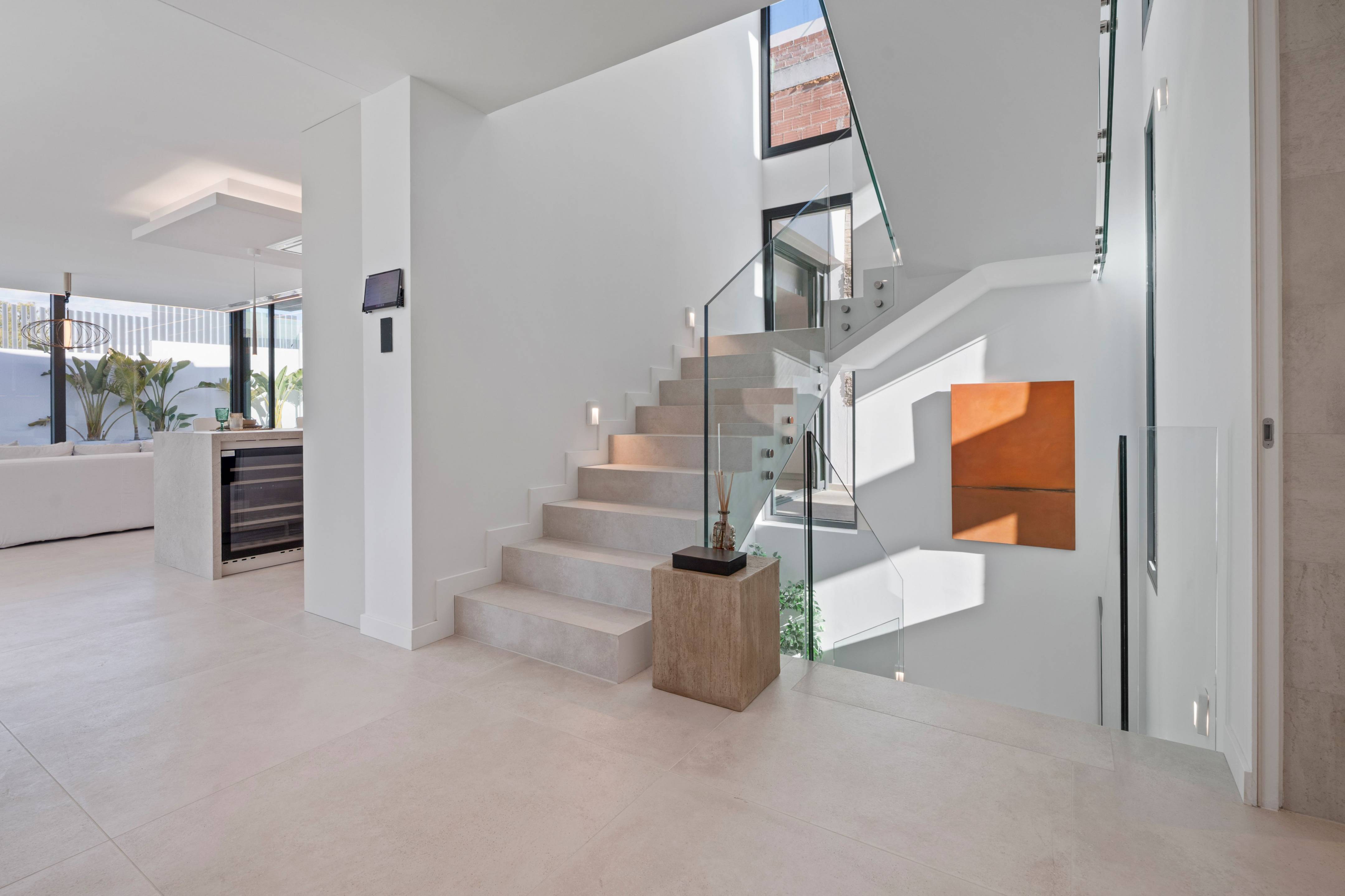 Open-plan kitchen and dining area in 226m2 new-build villa, Rincón de Loix, Benidorm