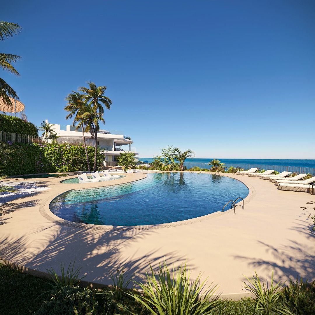 Outdoor terrace with seating space, 3-bedroom apartment, La Quinta, Benahavis