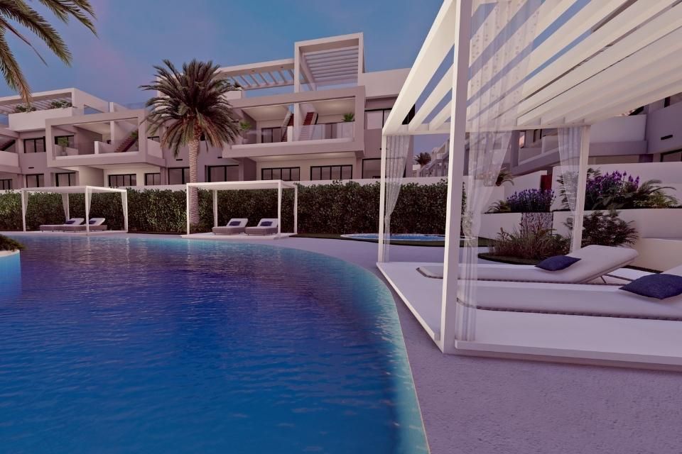Second communal pool at new-build development, Los Balcones, Torrevieja