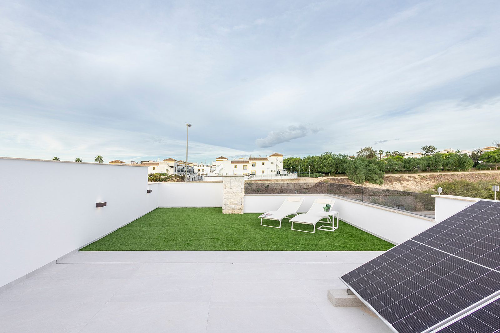 Terrace with garden view in new-build townhouse, Desamparados, Orihuela