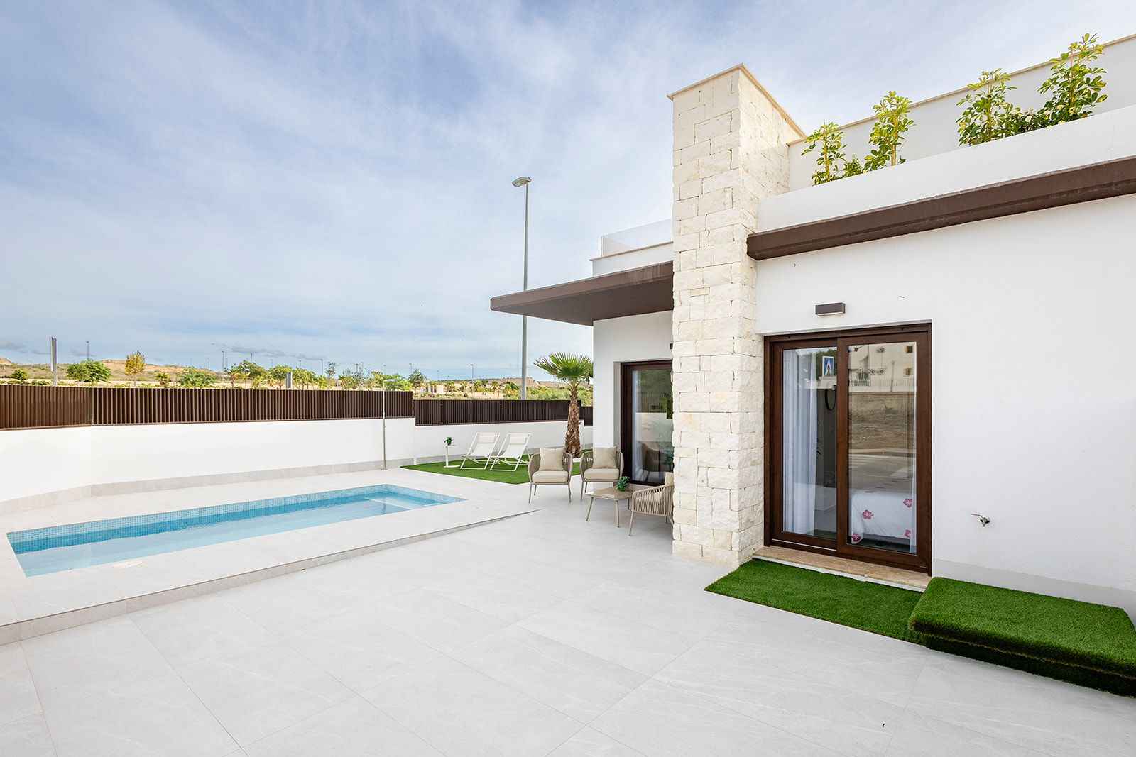 Private walled garden with planted area in new-build townhouse, Desamparados, Orihuela