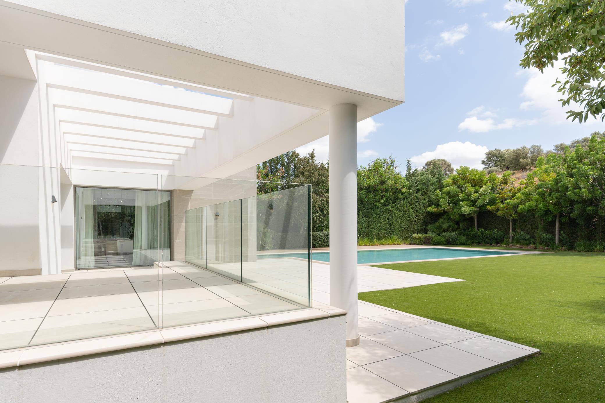 Bathroom with walk-in shower in new-build villa, Bel-Air, Estepona