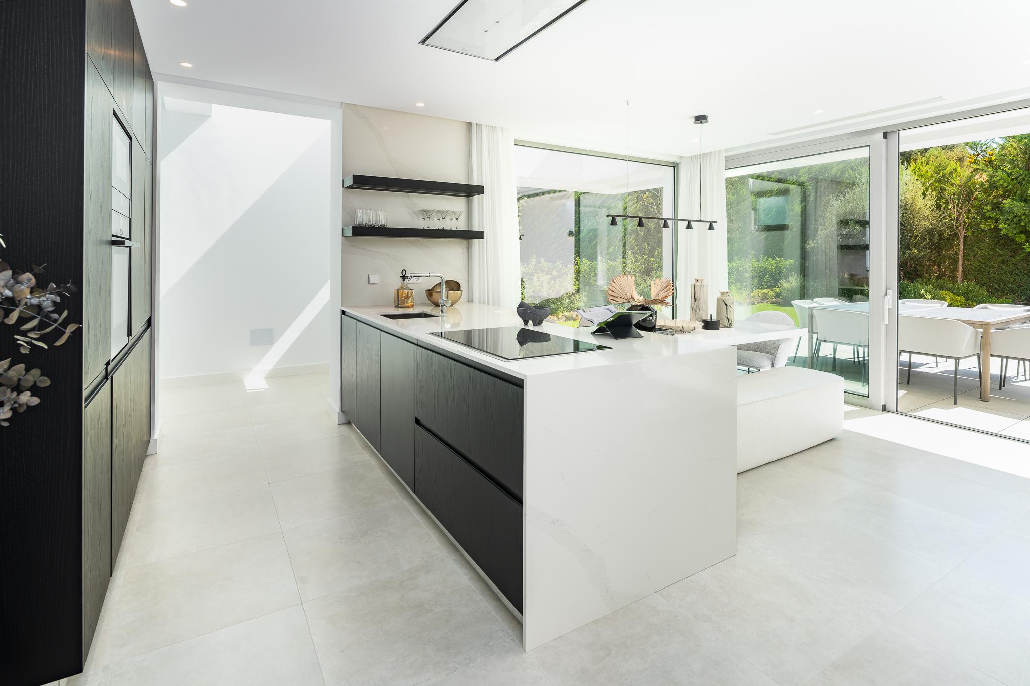 Kitchen with fitted appliances in new-build villa, Bel-Air, Estepona