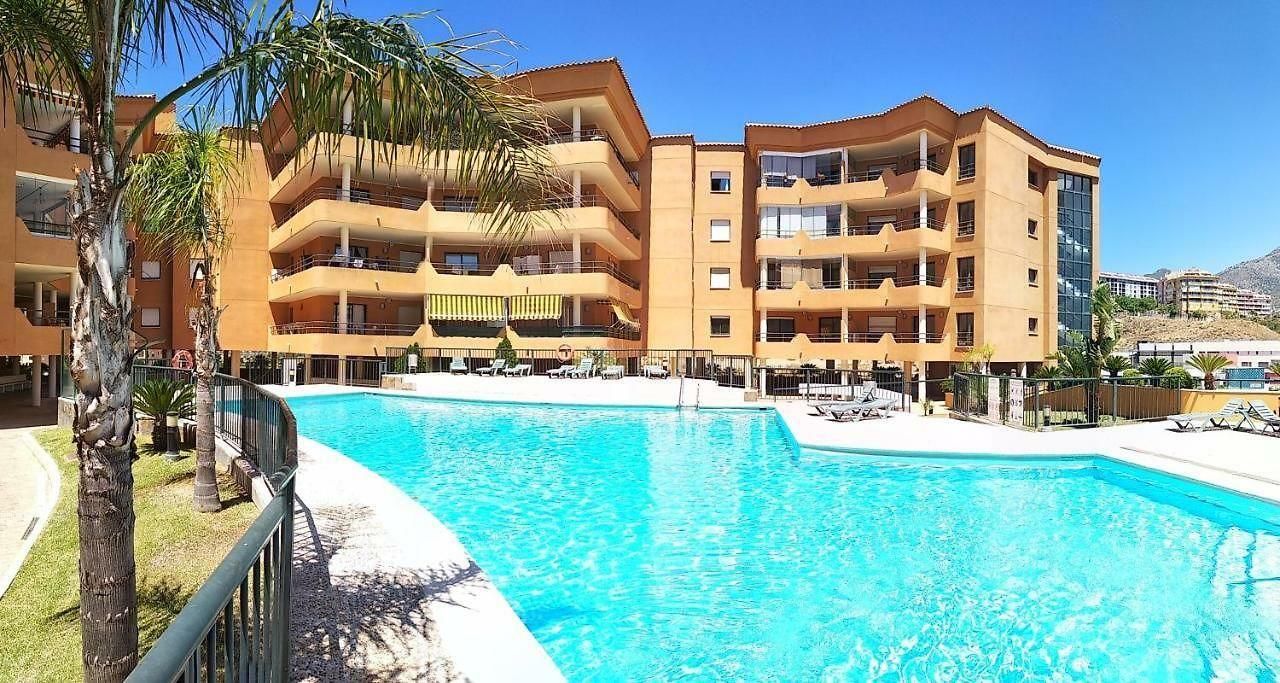 Open-plan interior of 2-bedroom penthouse in Los Pacos, Fuengirola