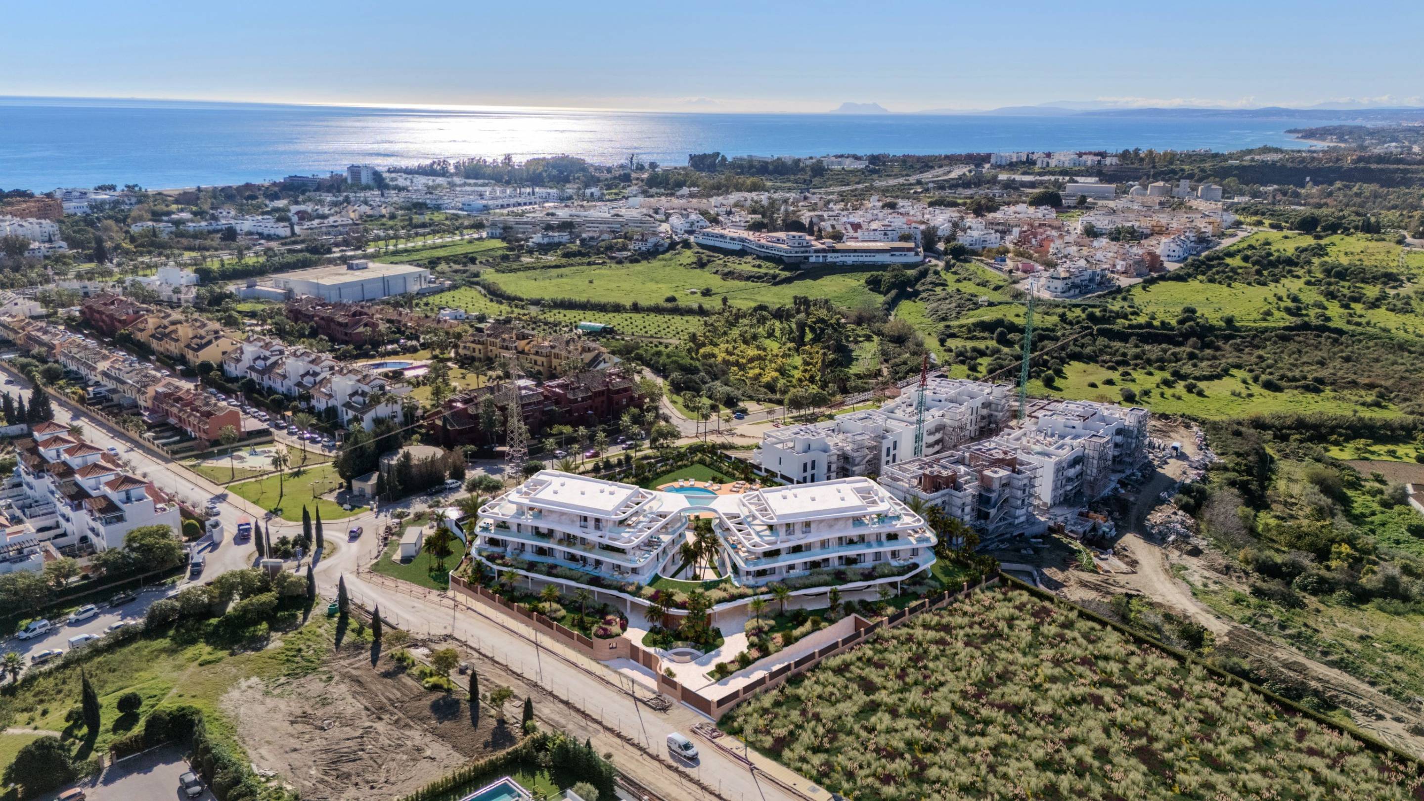 Open-plan living and dining area in 3-bedroom apartment, Los Flamingos, Estepona