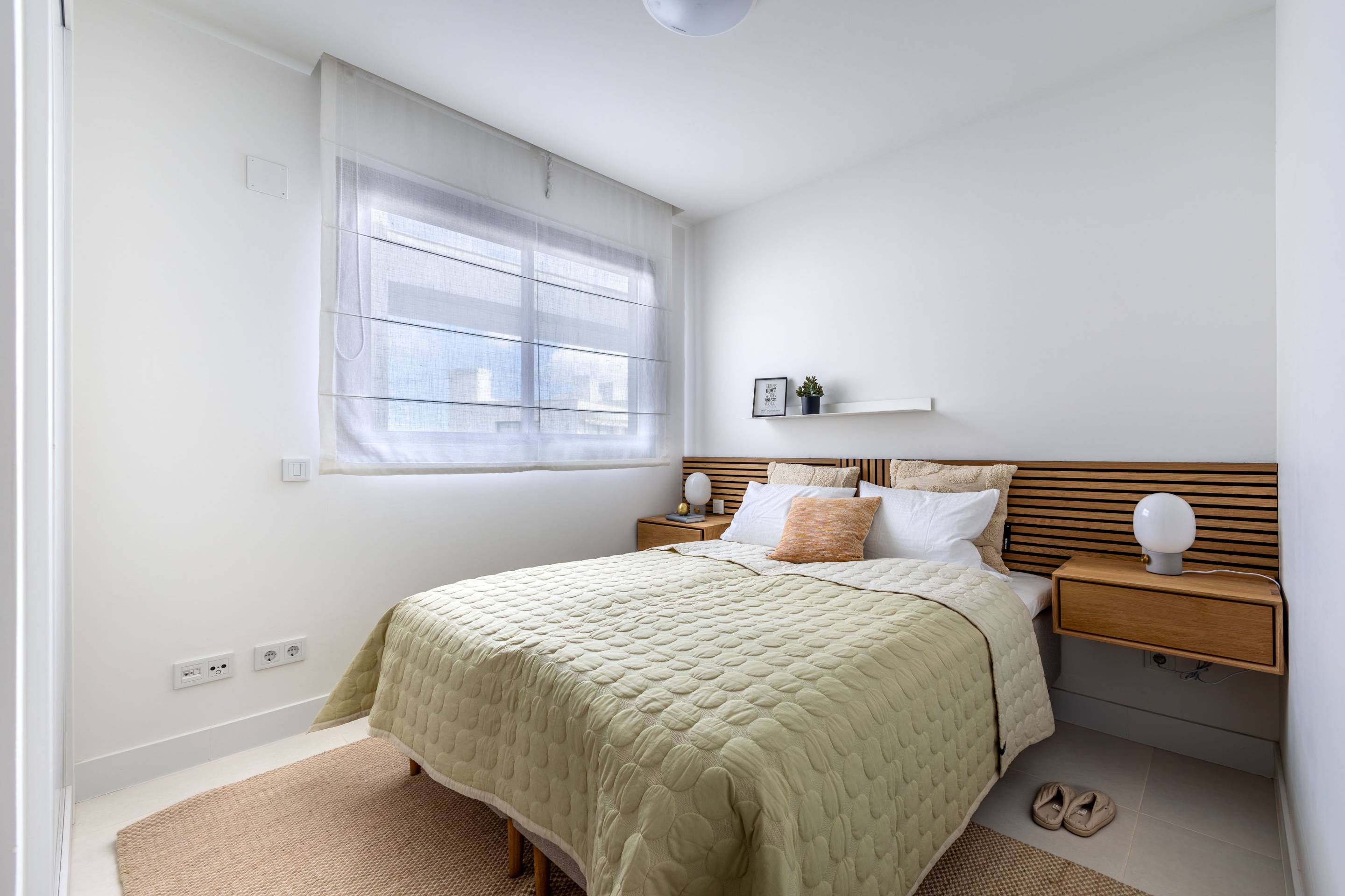 Master bedroom with built-in wardrobes, new-build penthouse El Higuerón Fuengirola