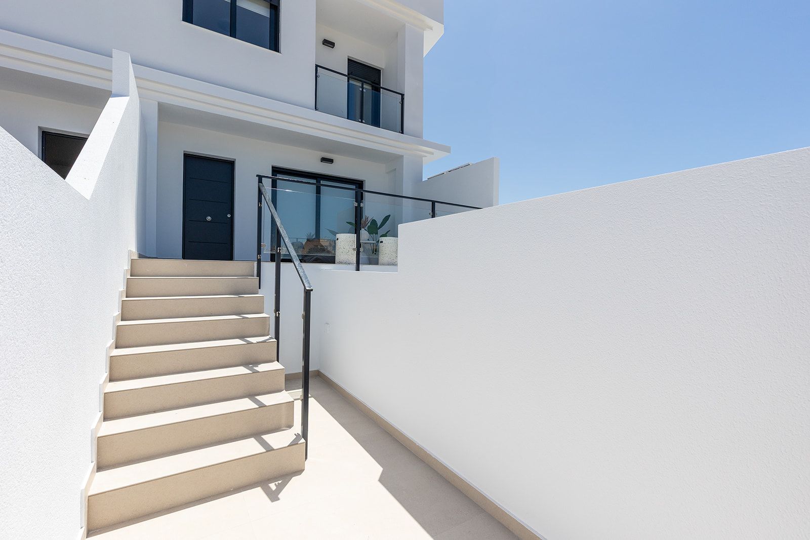 Dining area with open-plan layout in new-build townhouse, Rafal
