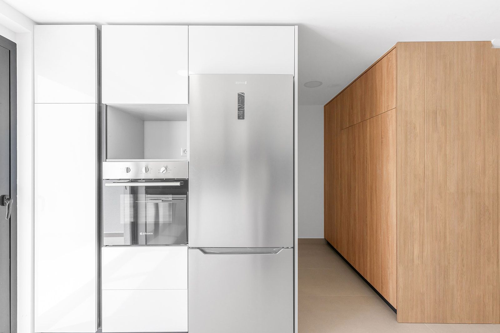 Bathroom fittings and shower in 3-bedroom new-build townhouse, Rafal