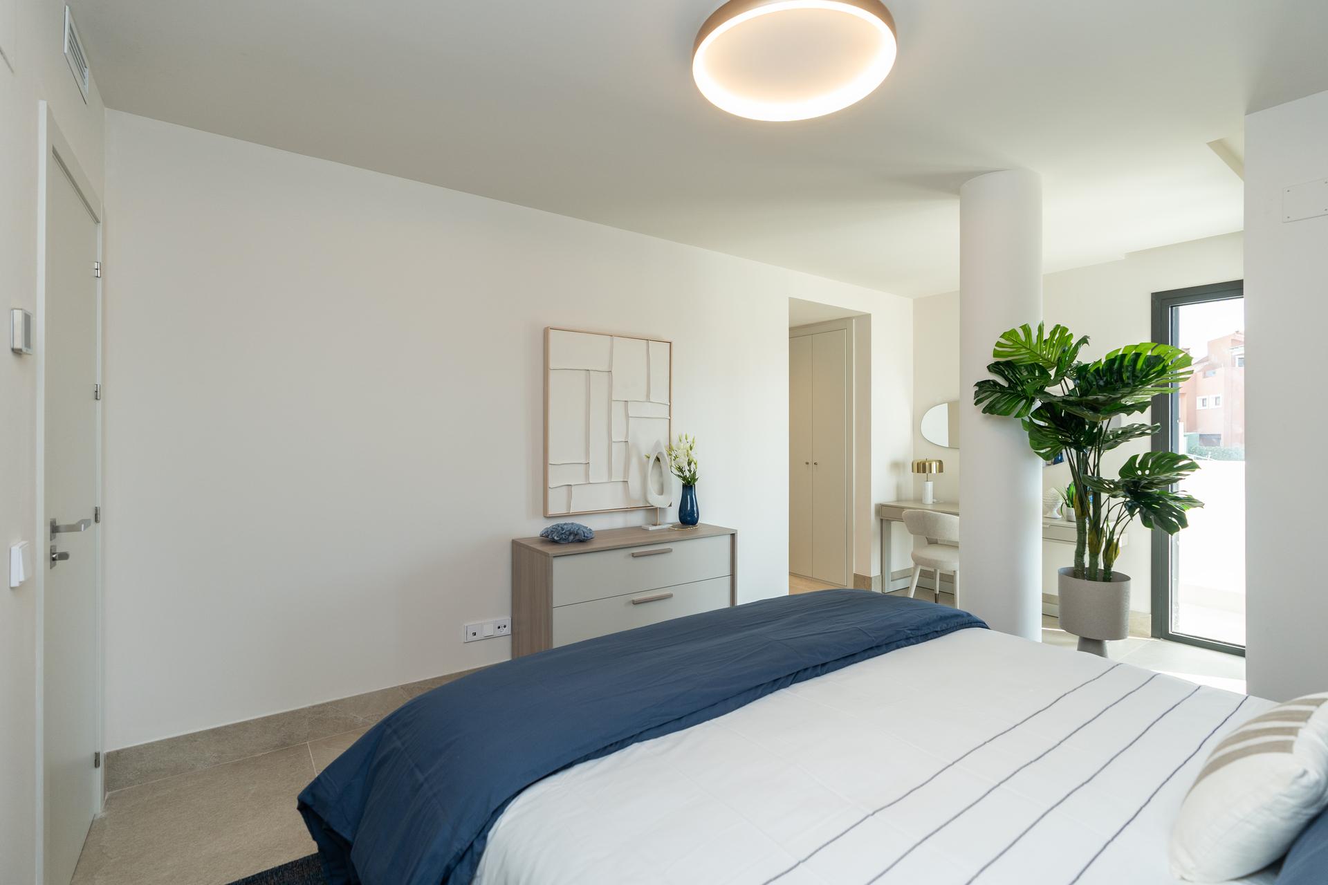 Hallway and internal access corridor, ground-floor apartment, El Paraíso, Benahavis