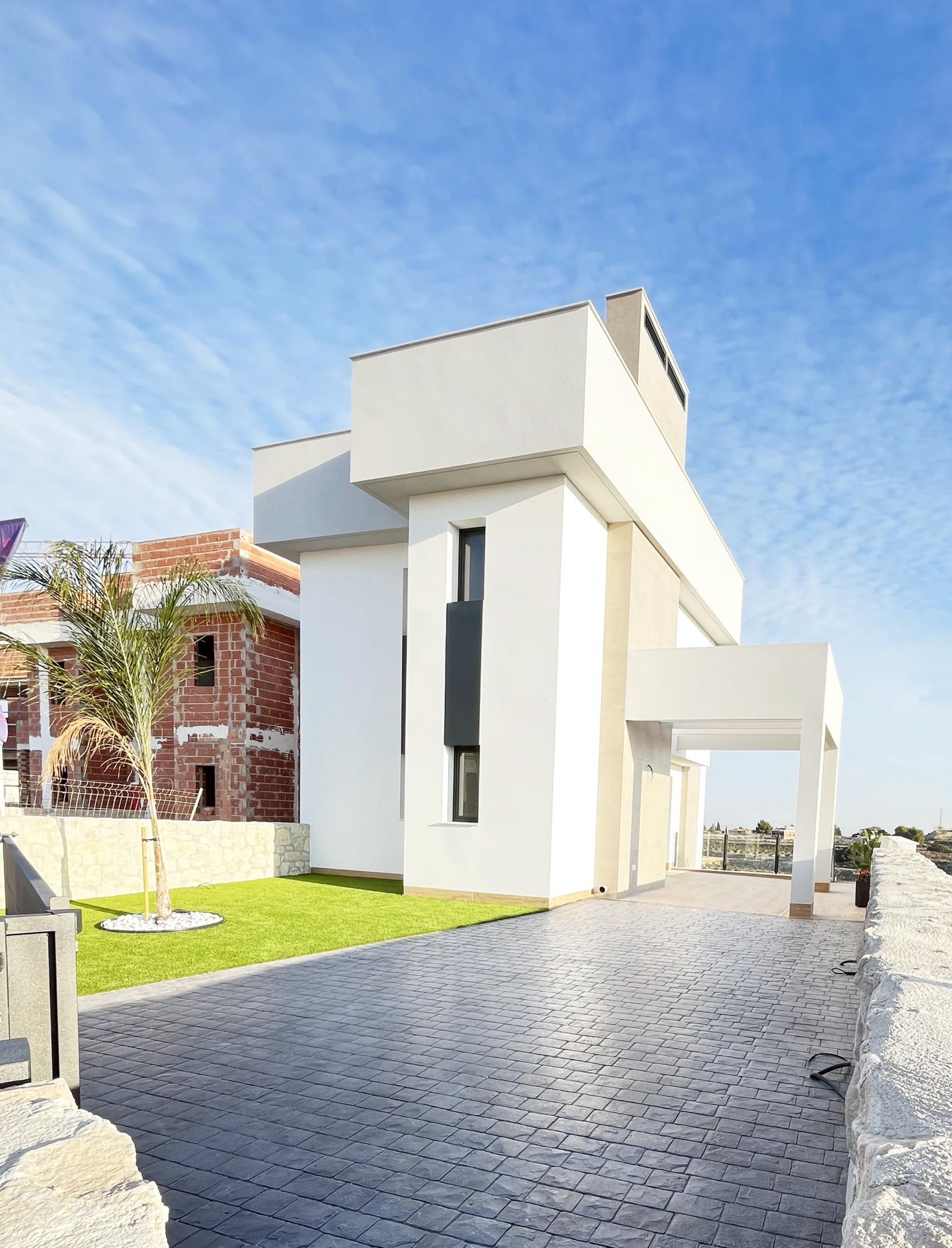 Surrounding properties and setting of new-build development, Algorfa