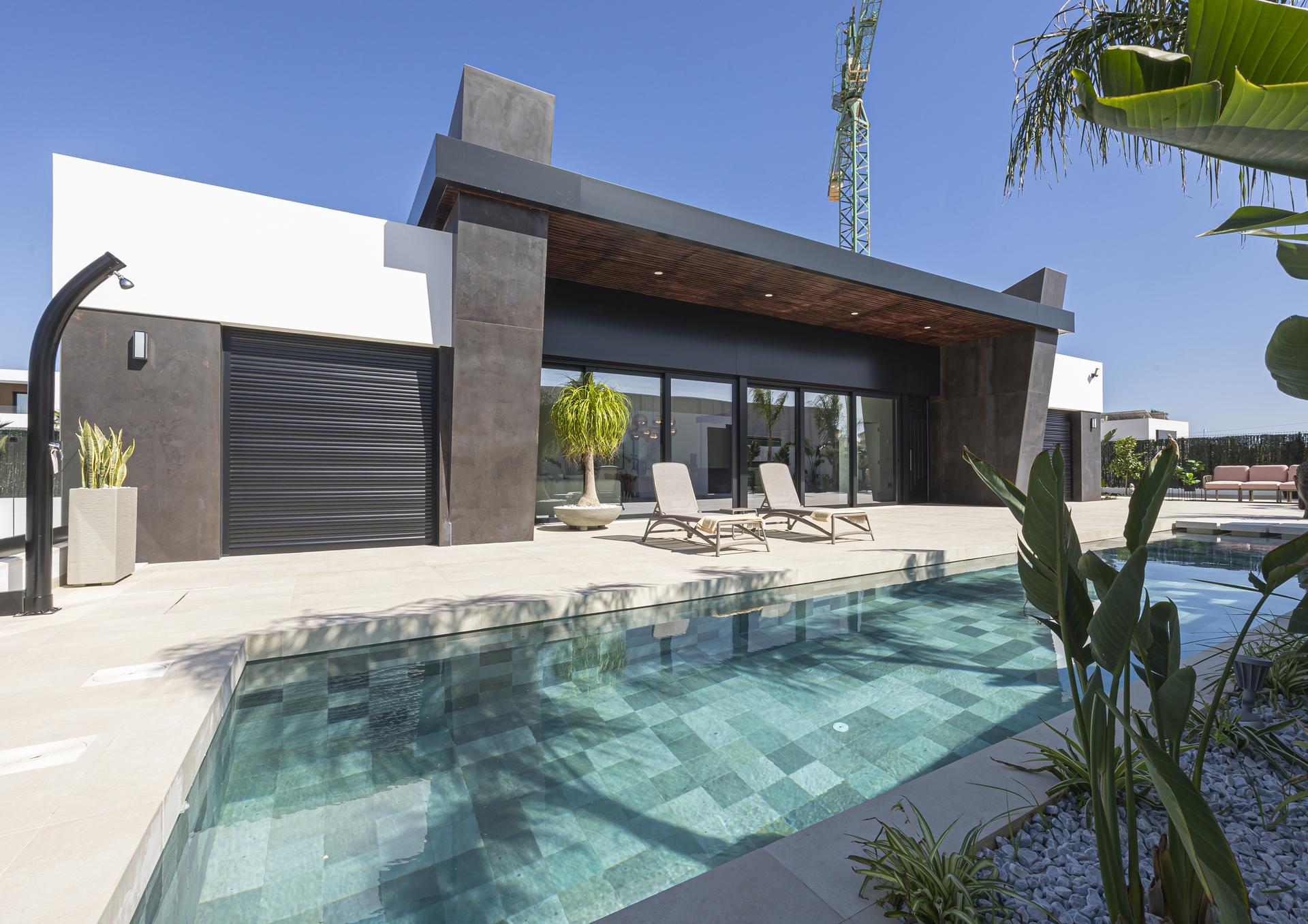 Second bedroom with window and natural light, new-build villa in La Marquesa, Rojales