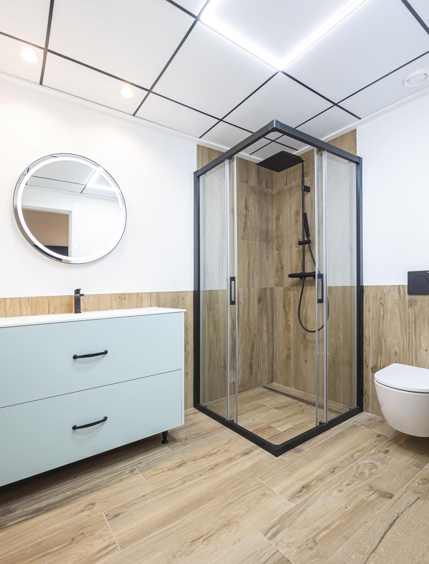 Second bathroom interior with tiled walls, 5-bedroom new-build villa in La Marquesa