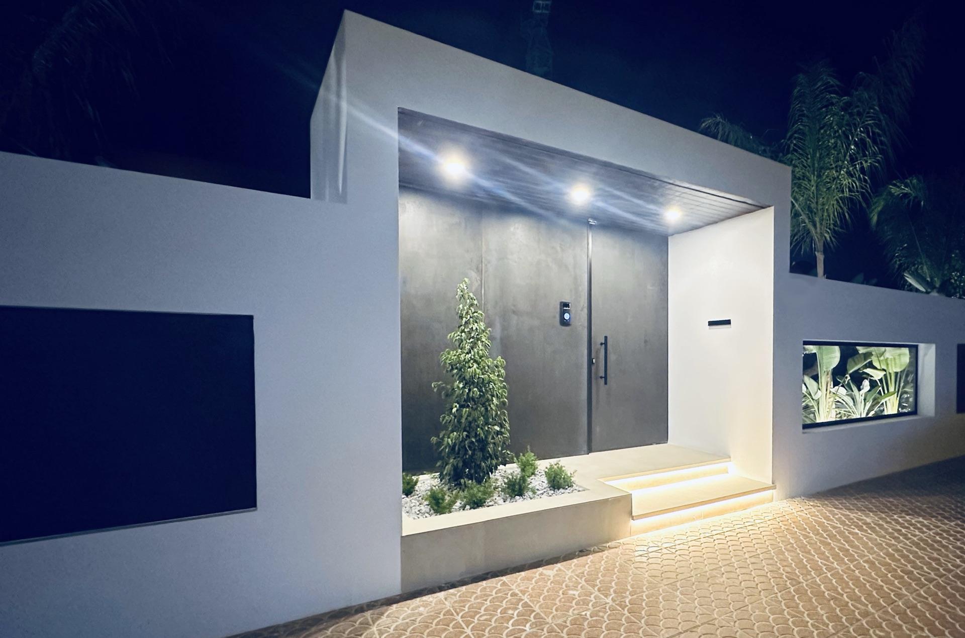 Covered pergola with outdoor seating, new-build villa in La Marquesa, Rojales