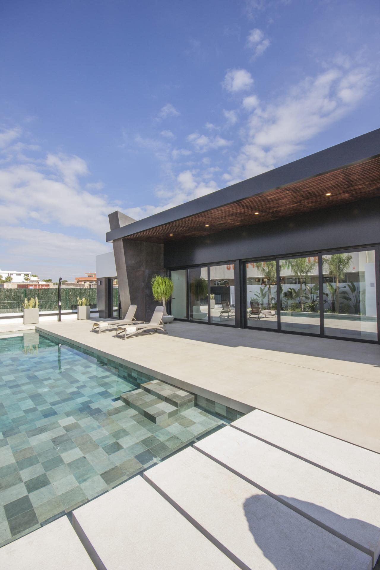 Front elevation and driveway approach, new-build villa in La Marquesa, Rojales