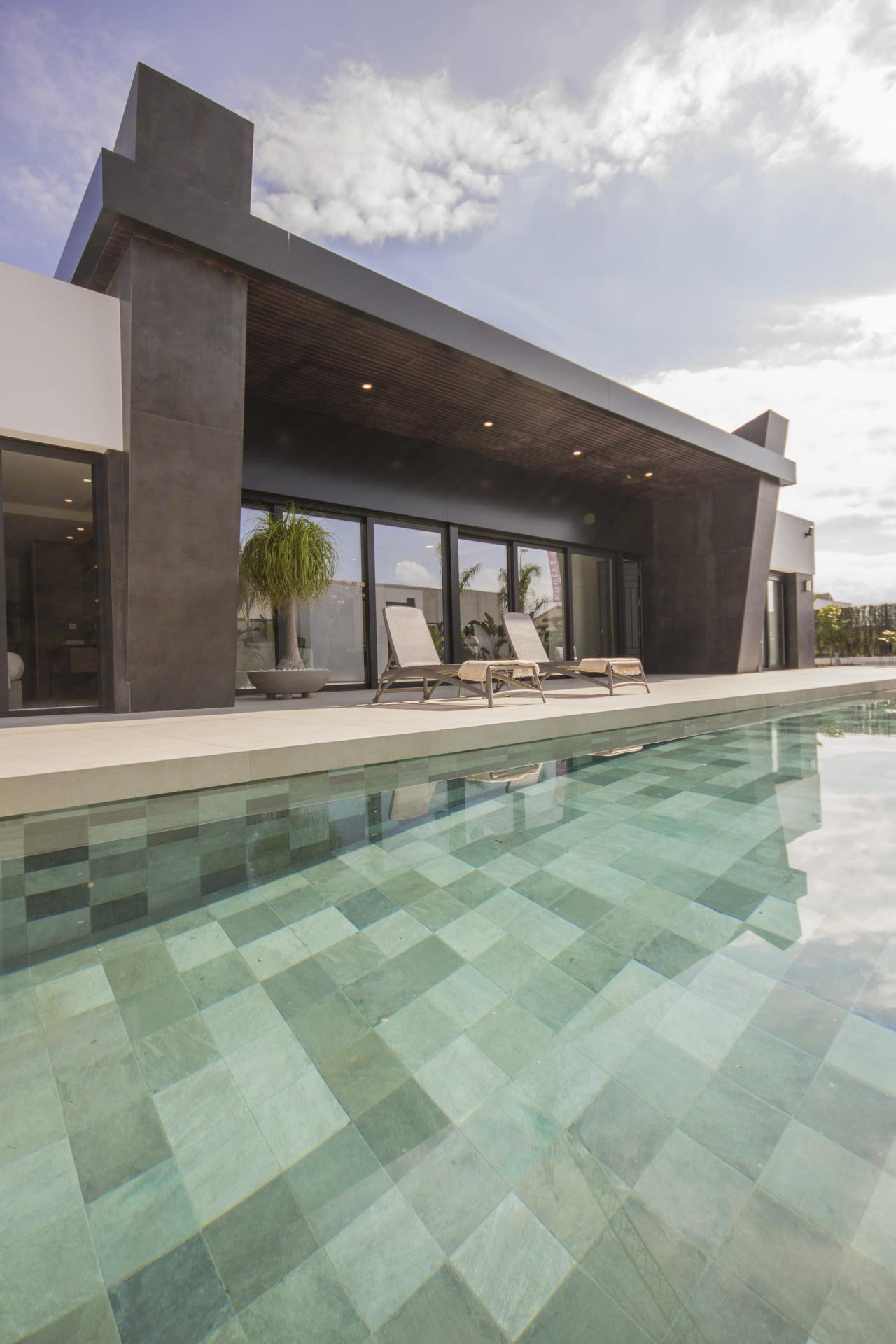 Landscaped garden within 511m2 private plot, new-build villa in La Marquesa, Rojales