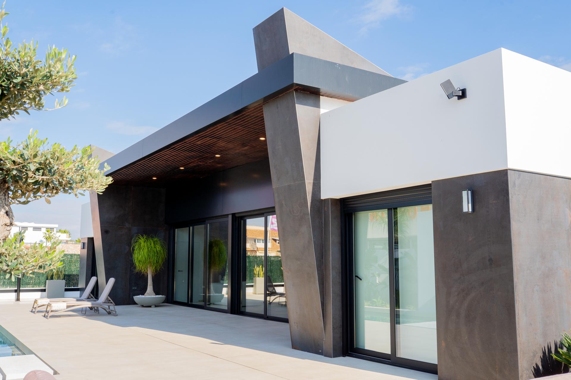 Kitchen with fitted units and ceramic floor tiles, new-build villa in La Marquesa