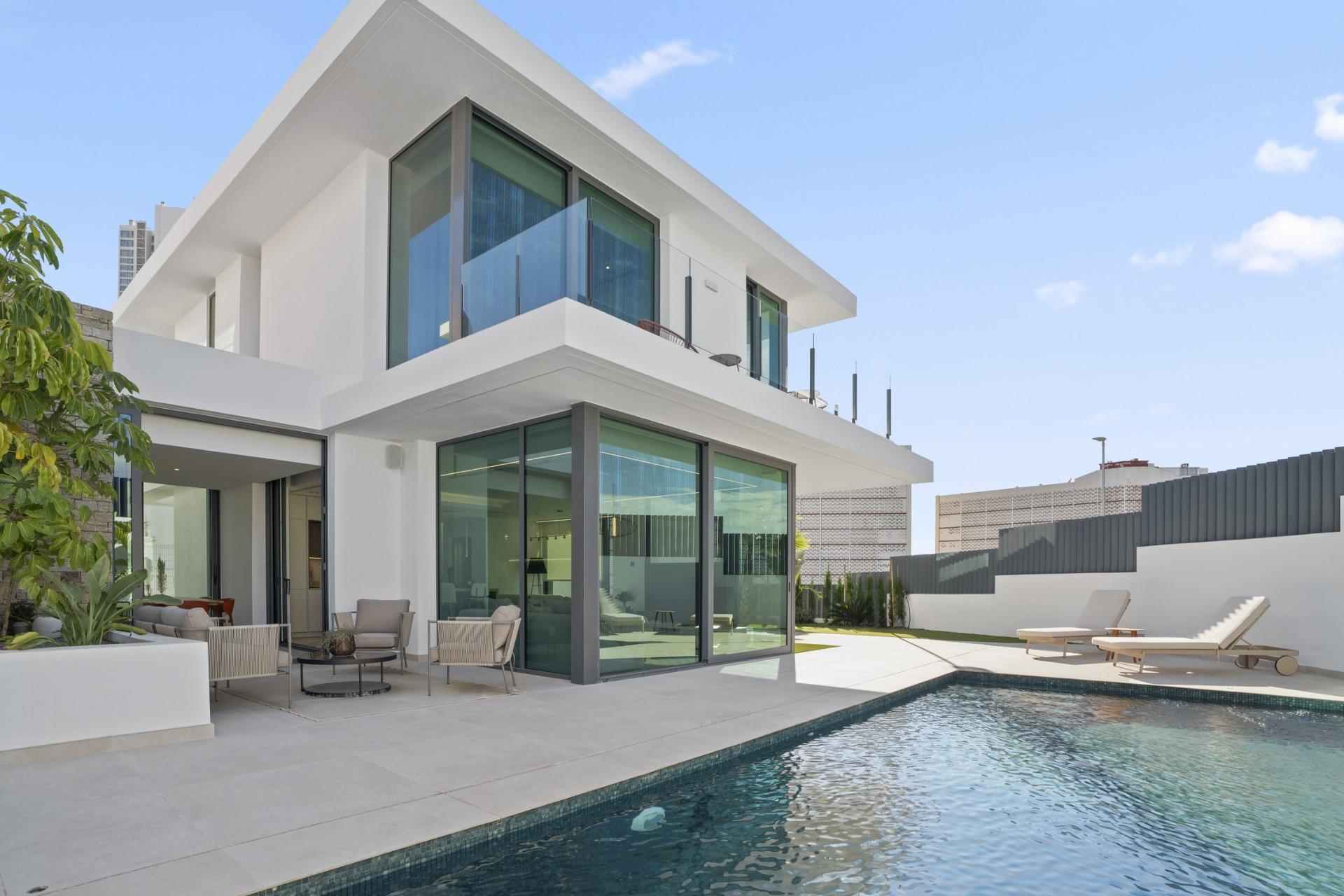 Private swimming pool with tiled surround and garden at 4-bedroom villa, Rincón de Loix, Benidorm