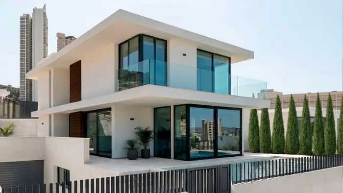 Front facade of 4-bedroom new-build villa on 501m2 plot, Rincón de Loix, Benidorm