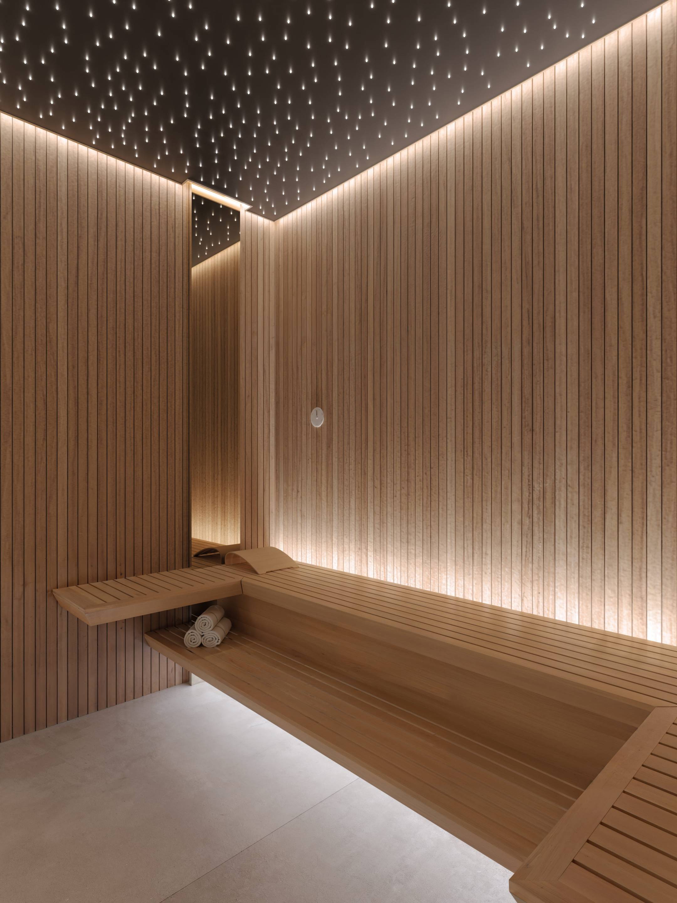 Main bedroom with built-in wardrobes in 2-bedroom new-build apartment, Nueva Milla De Oro