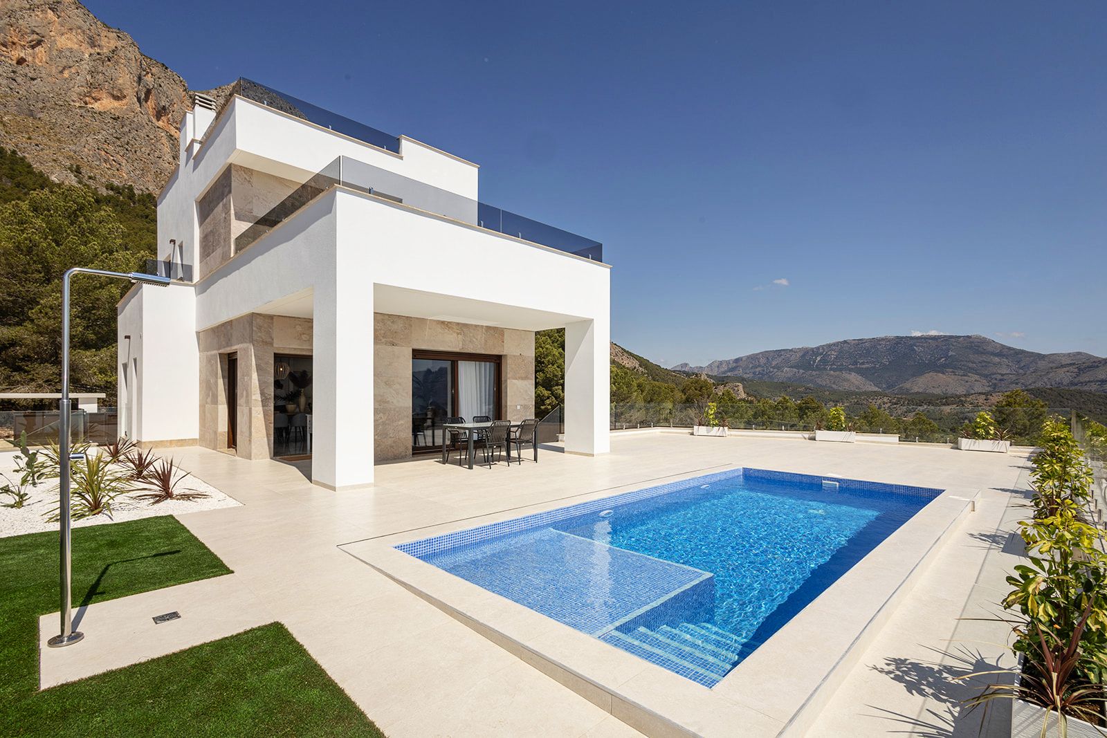 Plot boundary with surrounding vegetation, new-build villa, Pla de Cantal
