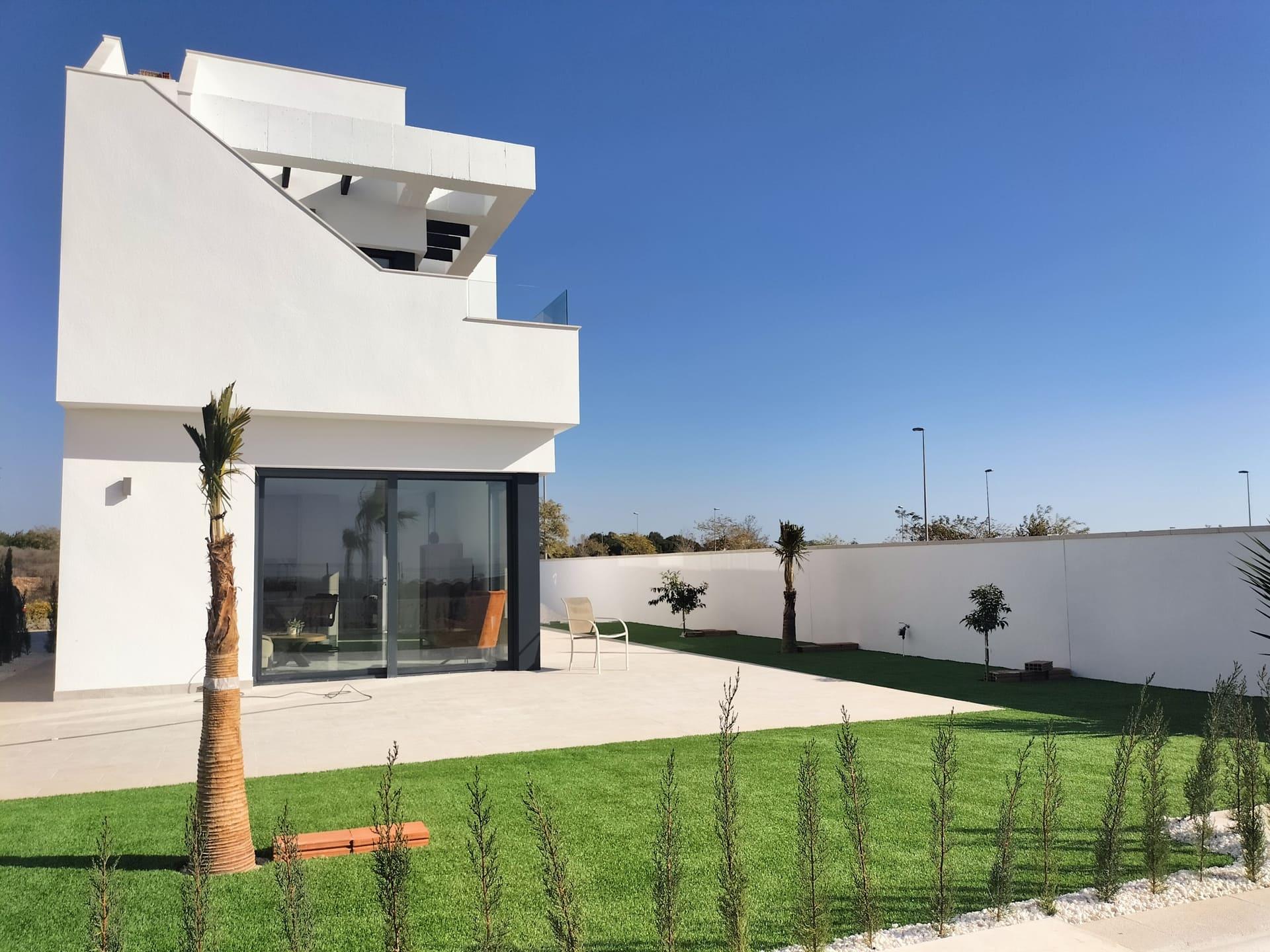 Overview of development setting within Pinar de Campoverde, Pilar de la Horadada