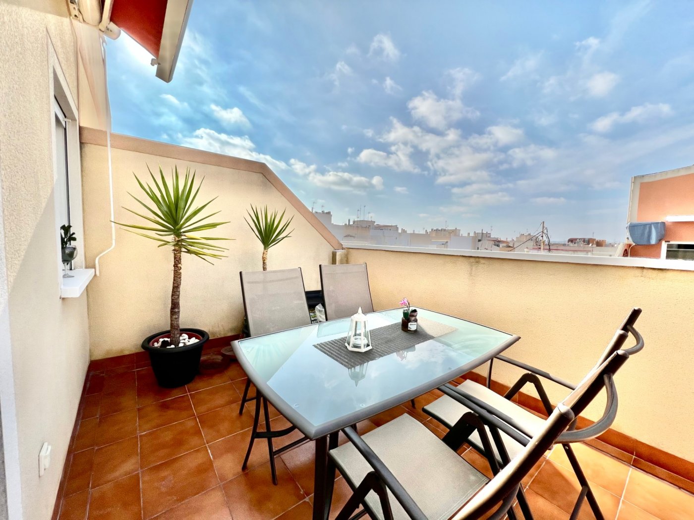 Built-in wardrobe detail in bedroom, 2-bedroom penthouse in Centro, Torrevieja