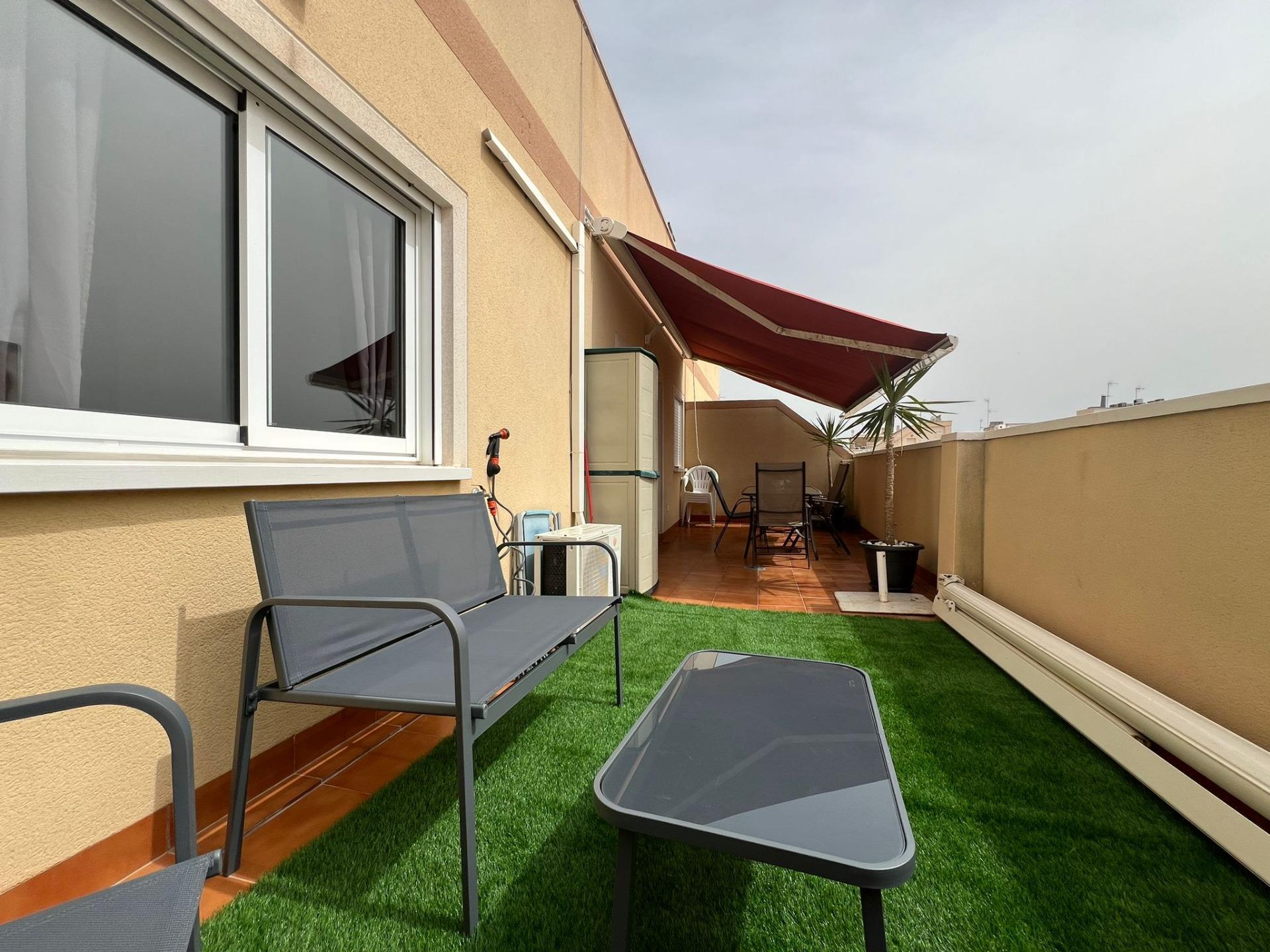 Full overview of rooftop terrace, top-floor penthouse in Centro, Torrevieja