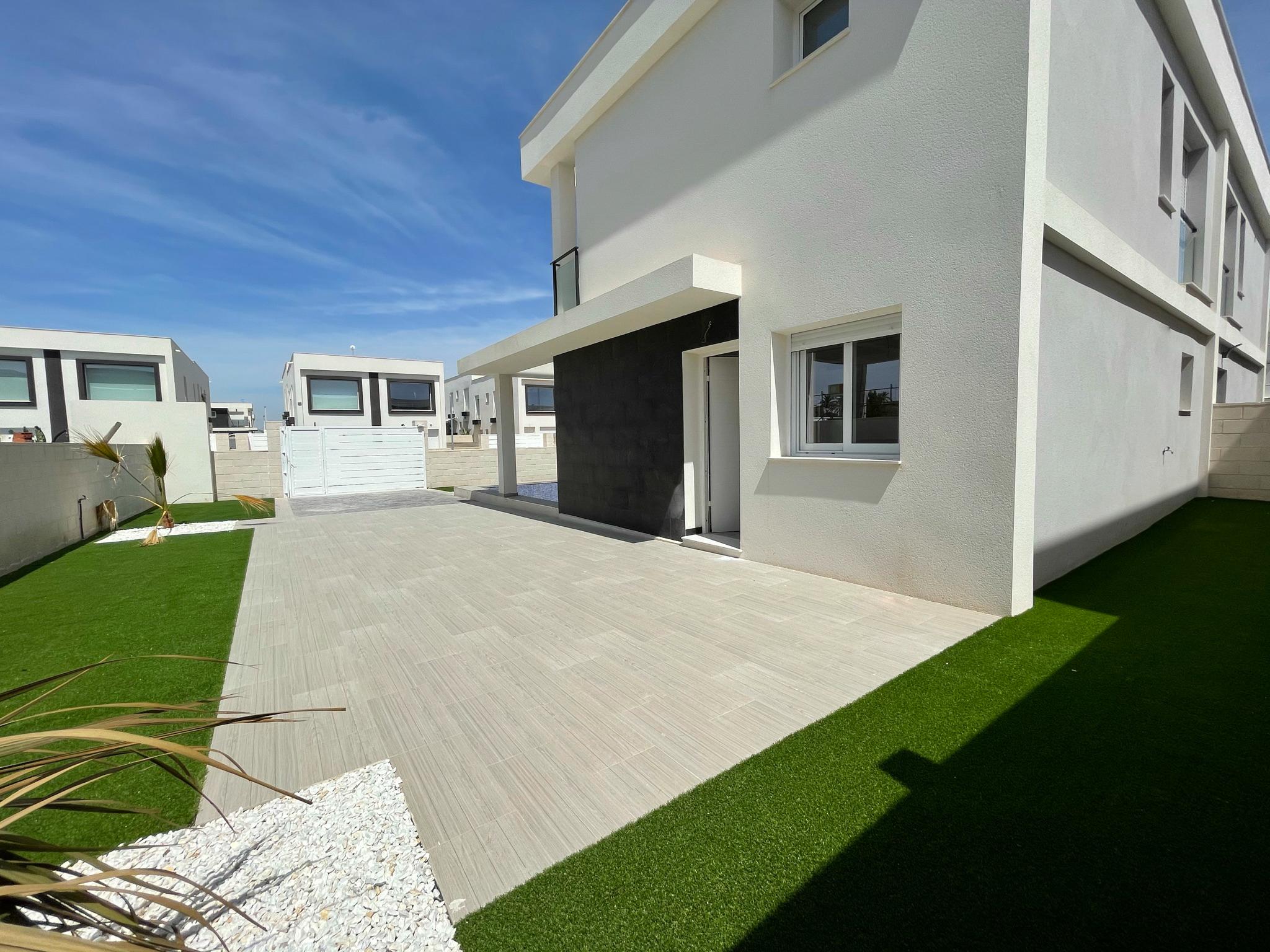 Interior hallway in 3-bedroom new-build townhouse, Monte y Mar, Gran Alacant