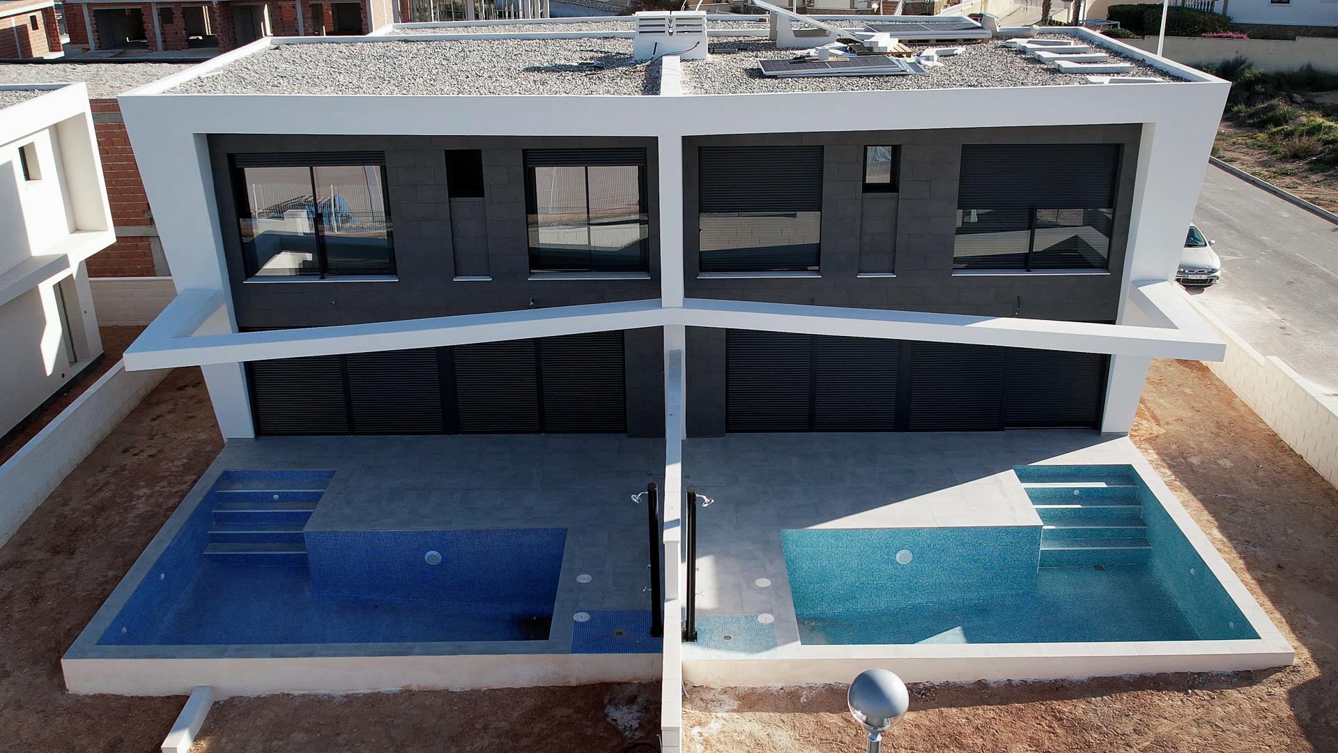 Open living area with porcelain tile flooring in 3-bedroom new-build townhouse, Monte y Mar
