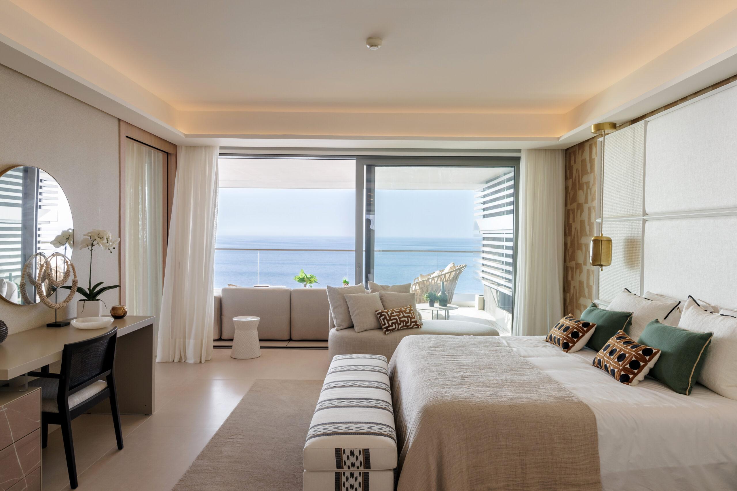 Terrace pool with coastal backdrop, 4-bedroom apartment, Paseo Marítimo Oeste-Pacífico