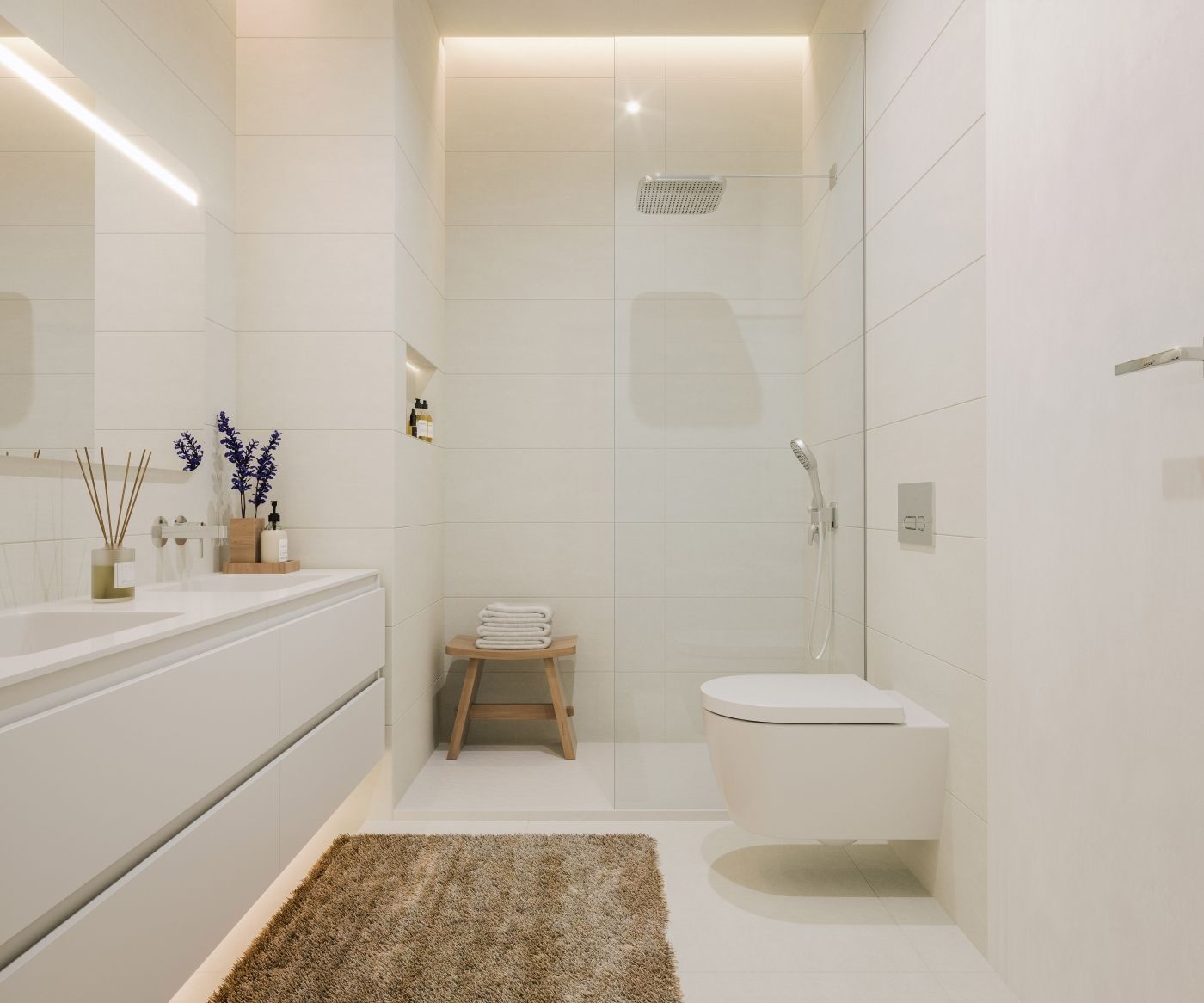 Main bedroom with built-in wardrobes in 3-bedroom villa, Whater Gardens, Estepona
