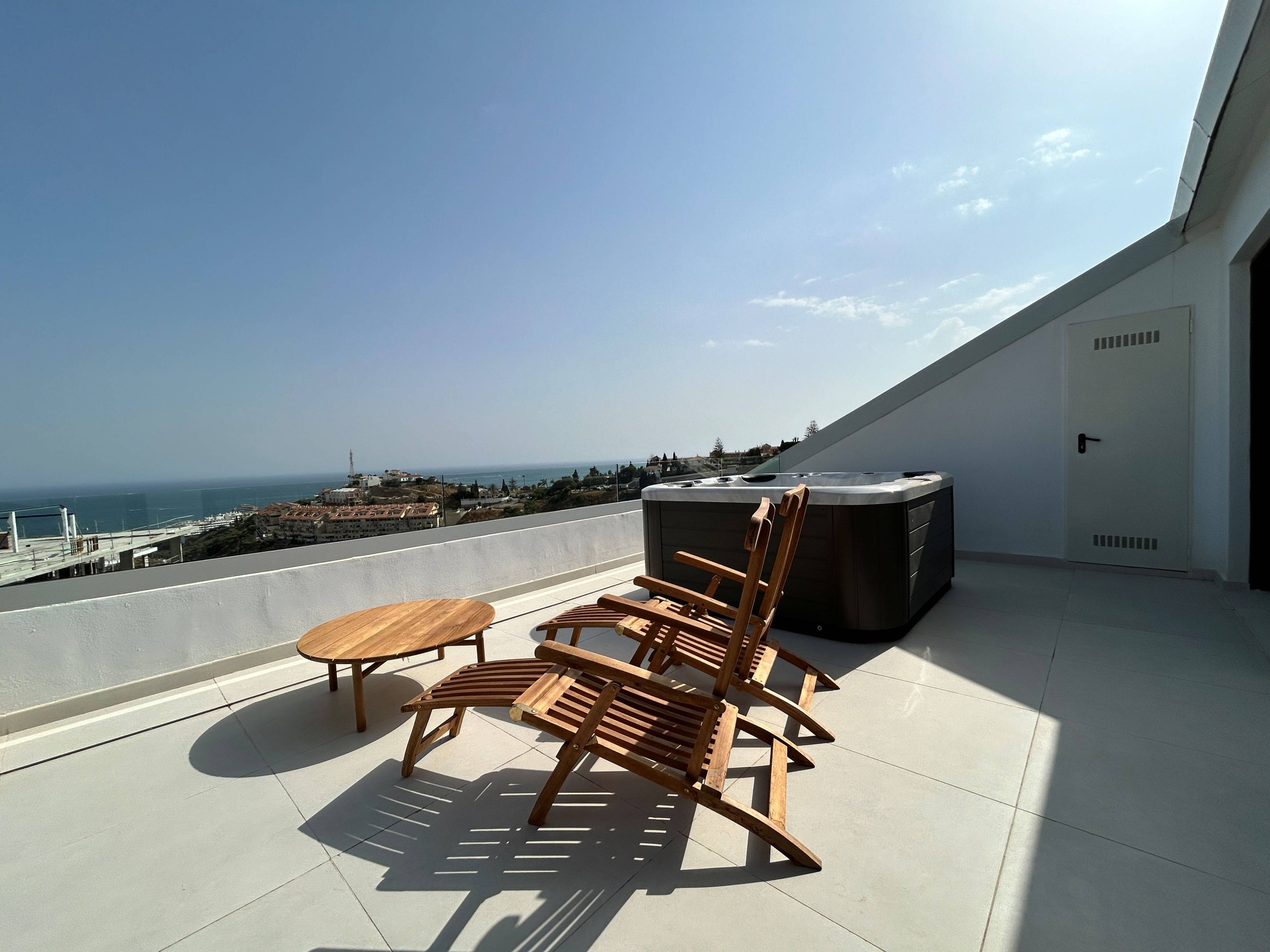 Third bathroom in 3-bedroom new-build penthouse, El Higuerón, Fuengirola