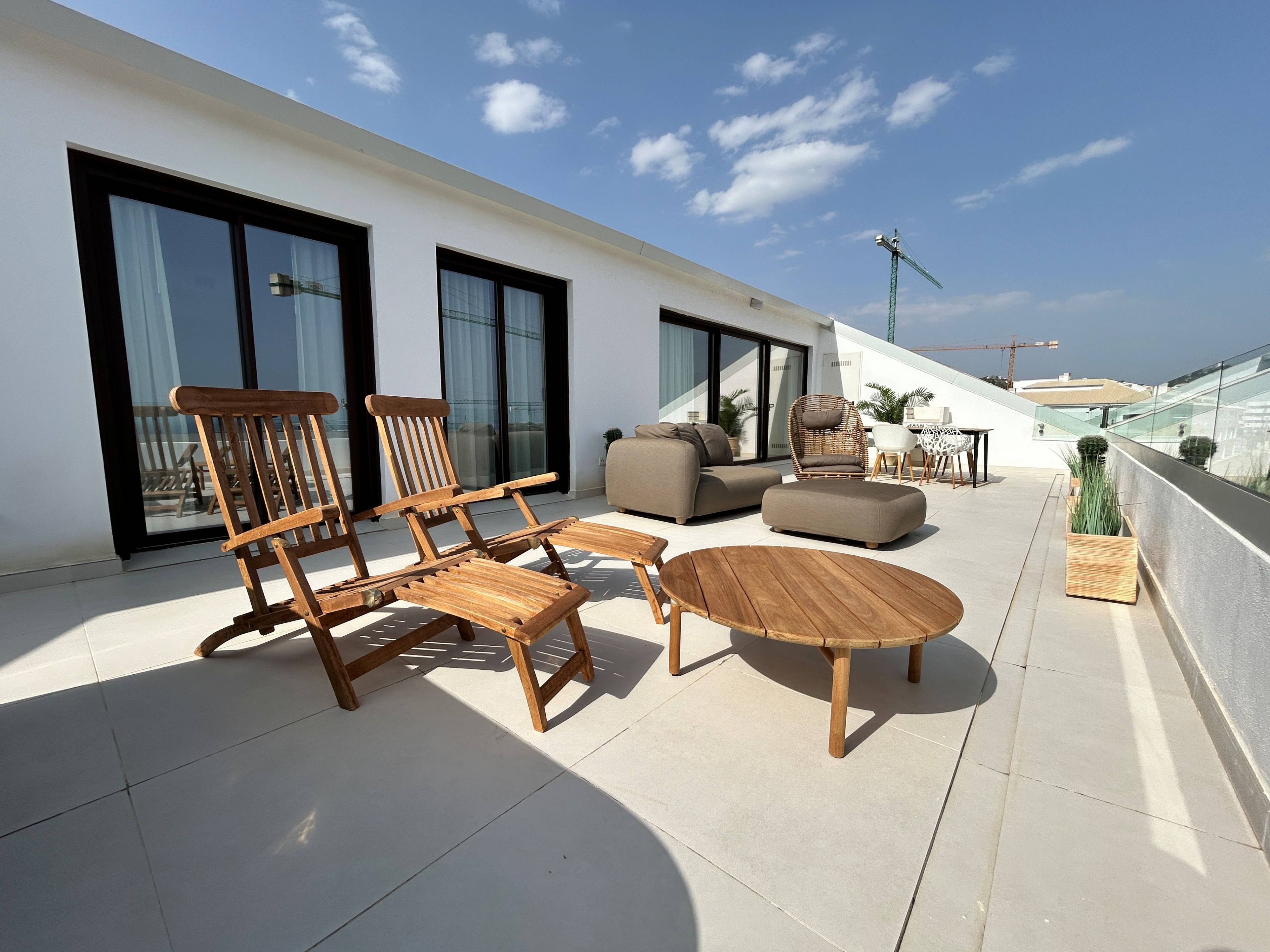 Outdoor terrace with open views from new-build penthouse, El Higuerón