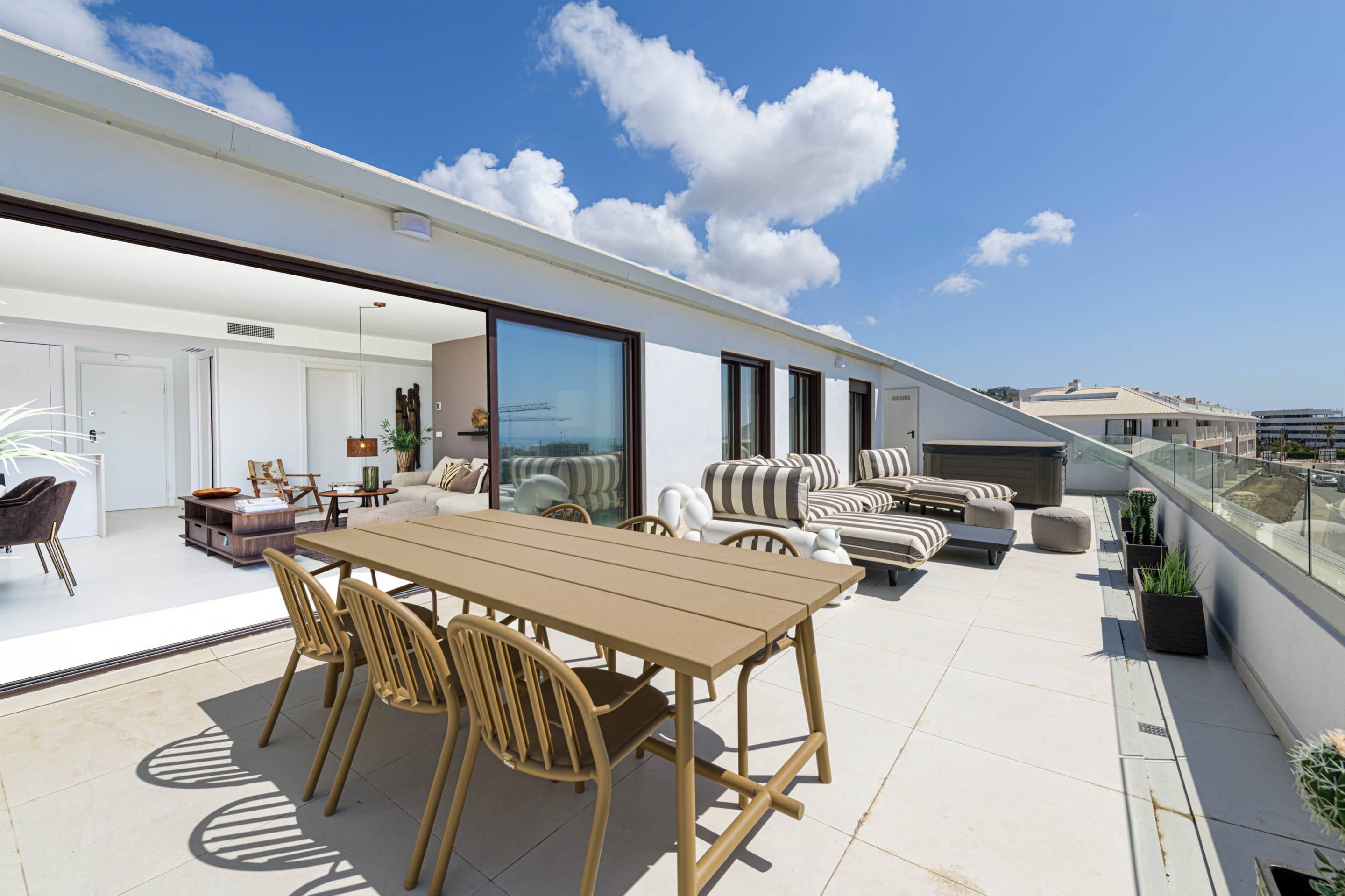 Kitchen with island unit and integrated appliances in new-build penthouse, El Higuerón
