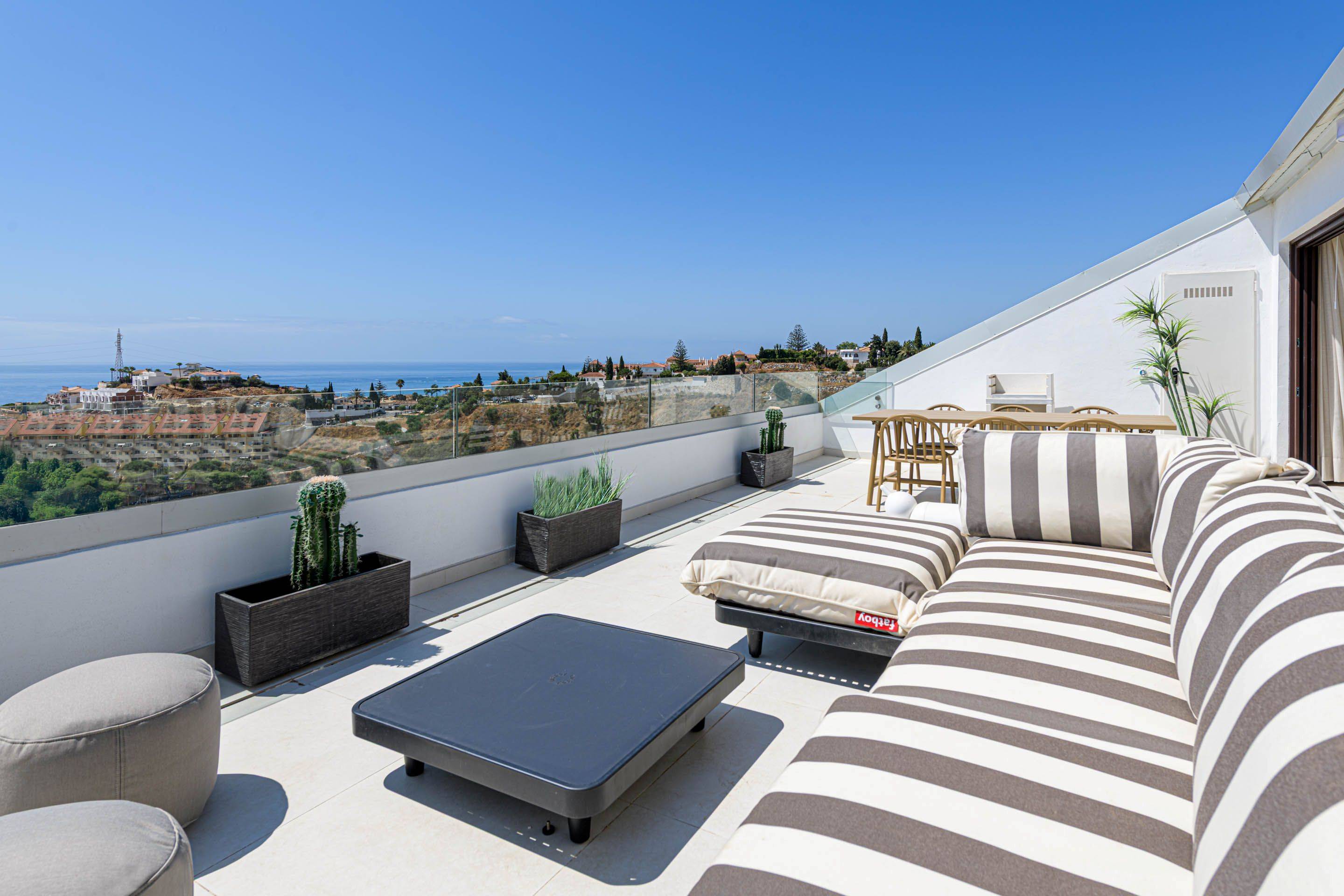 Living room with floor-to-ceiling windows in 3-bedroom penthouse, El Higuerón