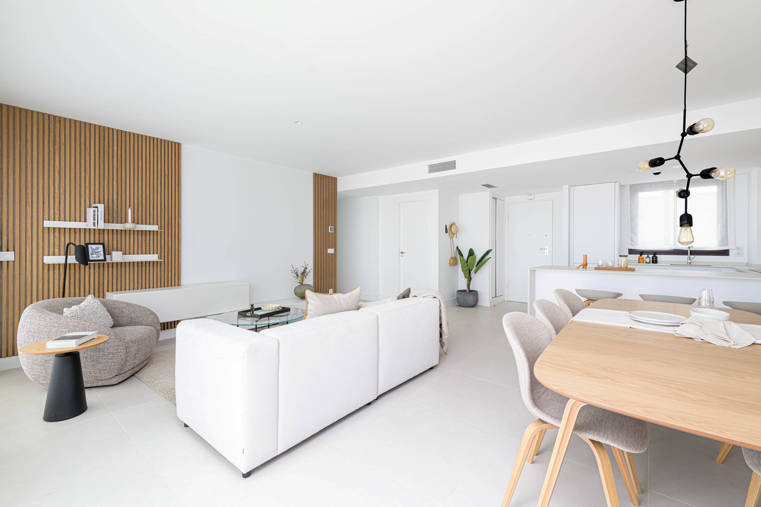 Open terrace with space for sun loungers, third floor, El Higuerón, Fuengirola