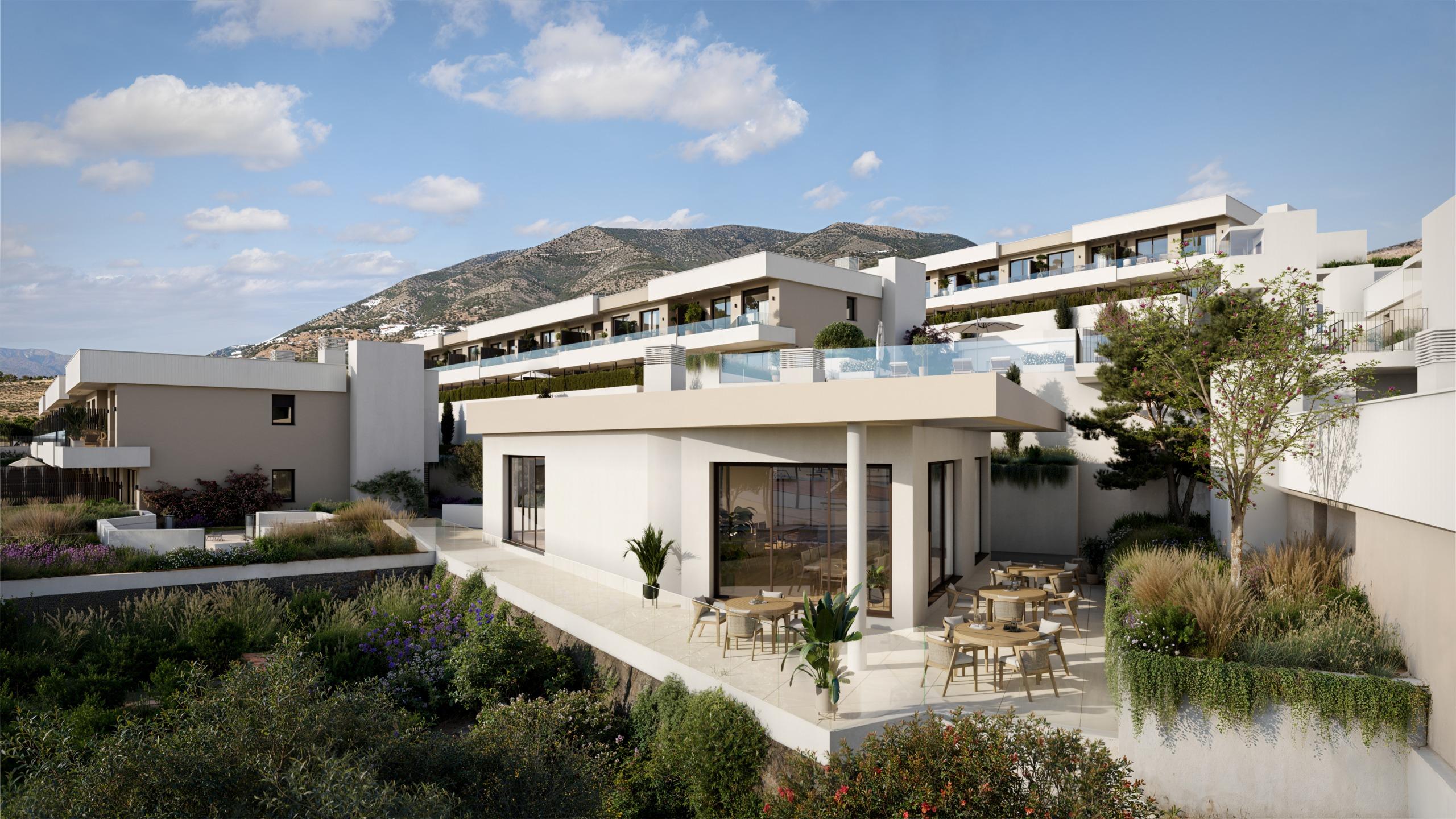 Bathroom with walk-in shower in new-build townhouse, El Higuerón, Fuengirola