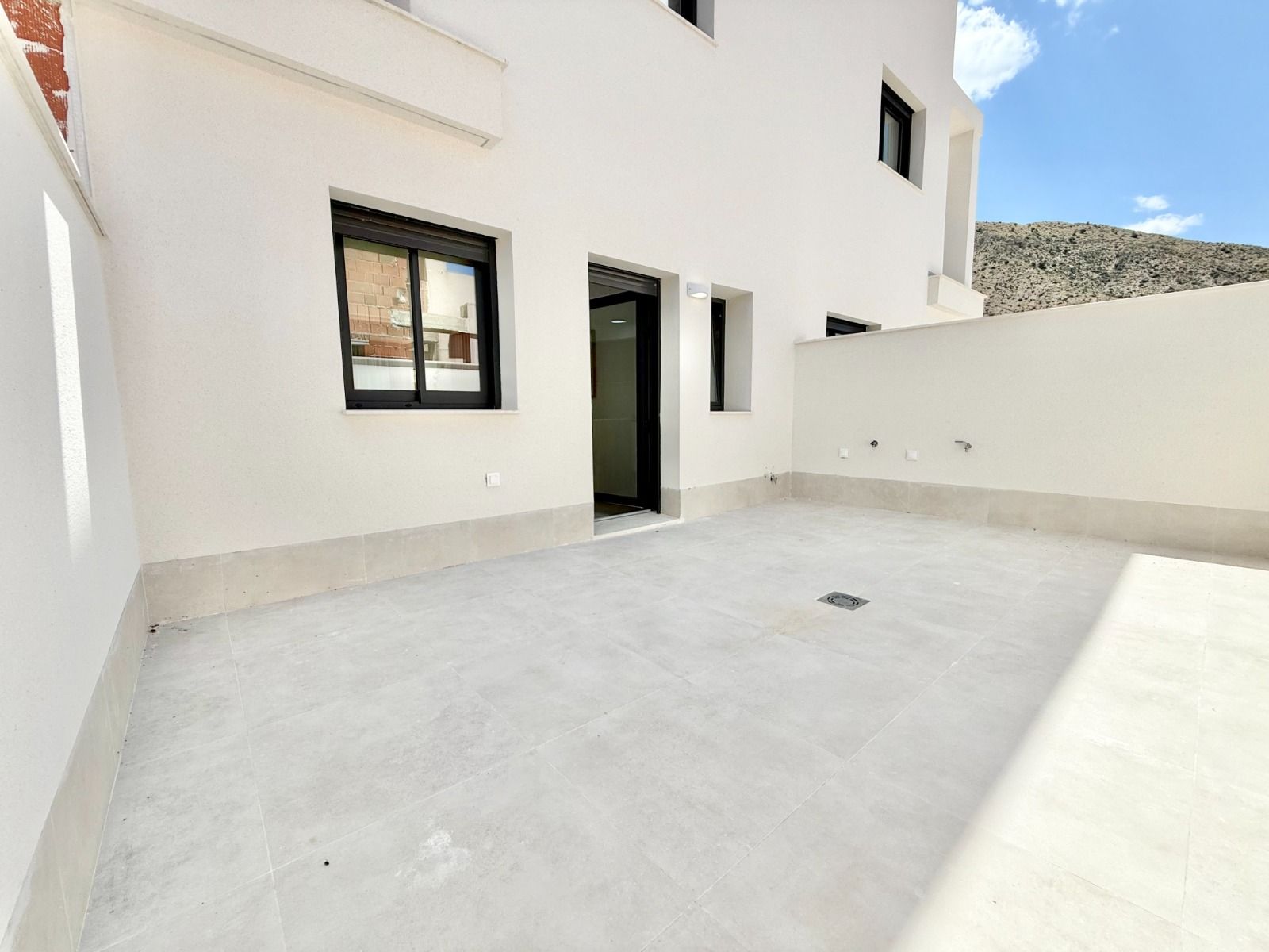 Upper solarium terrace with open rooftop view, Cox, Alicante