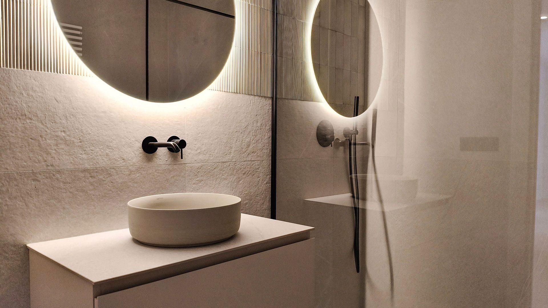 Third bathroom with tiled walls and floor, new-build villa, Rojales