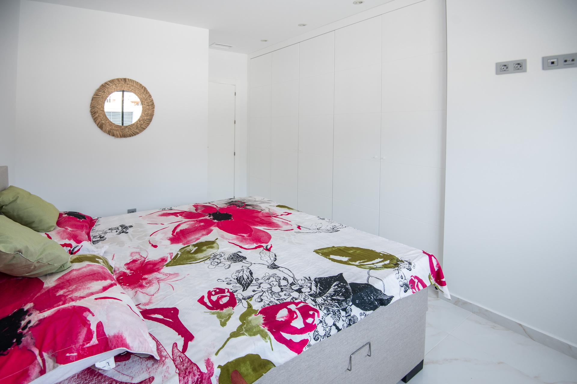Second bathroom with sanitary fittings, new-build villa, Pinar de Campoverde