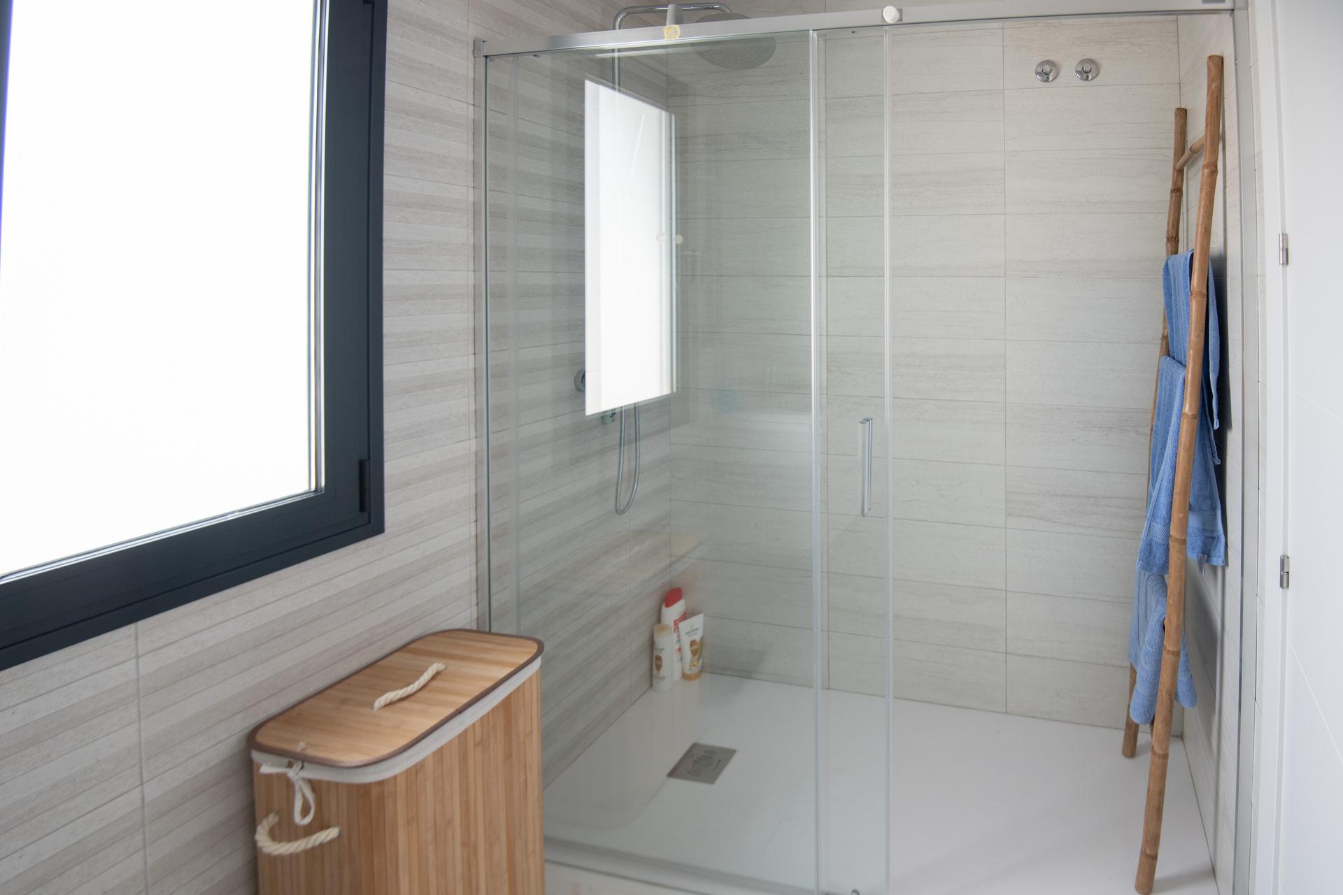 Bathroom tiling and sanitaryware detail, new-build villa, Pinar de Campoverde